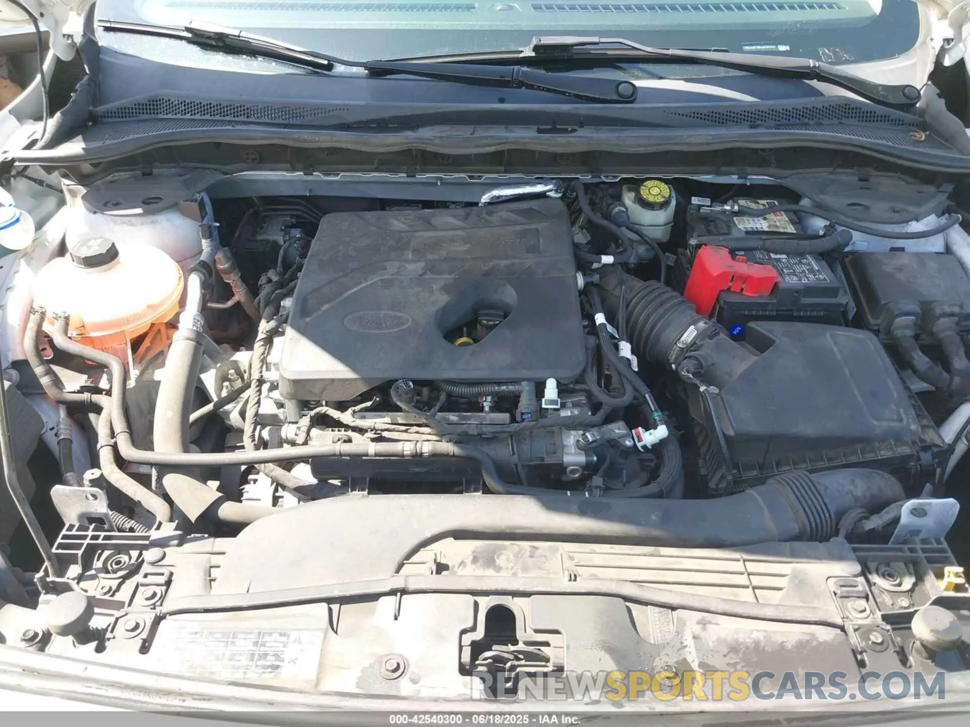 10 Photograph of a damaged car 1FMCU0F60LUA84424 FORD ESCAPE 2020