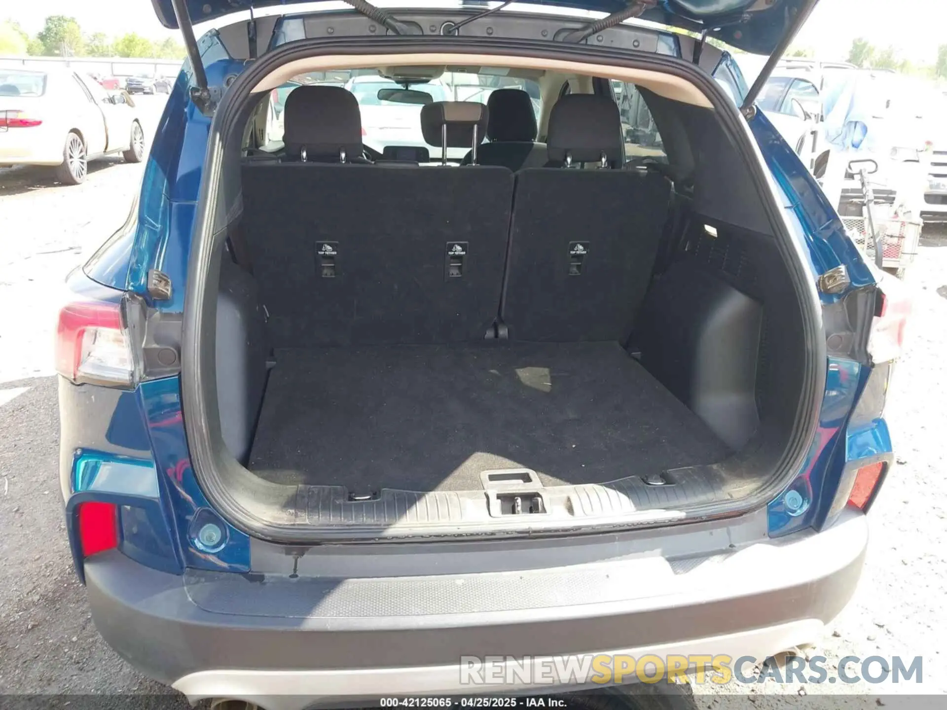 17 Photograph of a damaged car 1FMCU0F60LUC42504 FORD ESCAPE 2020