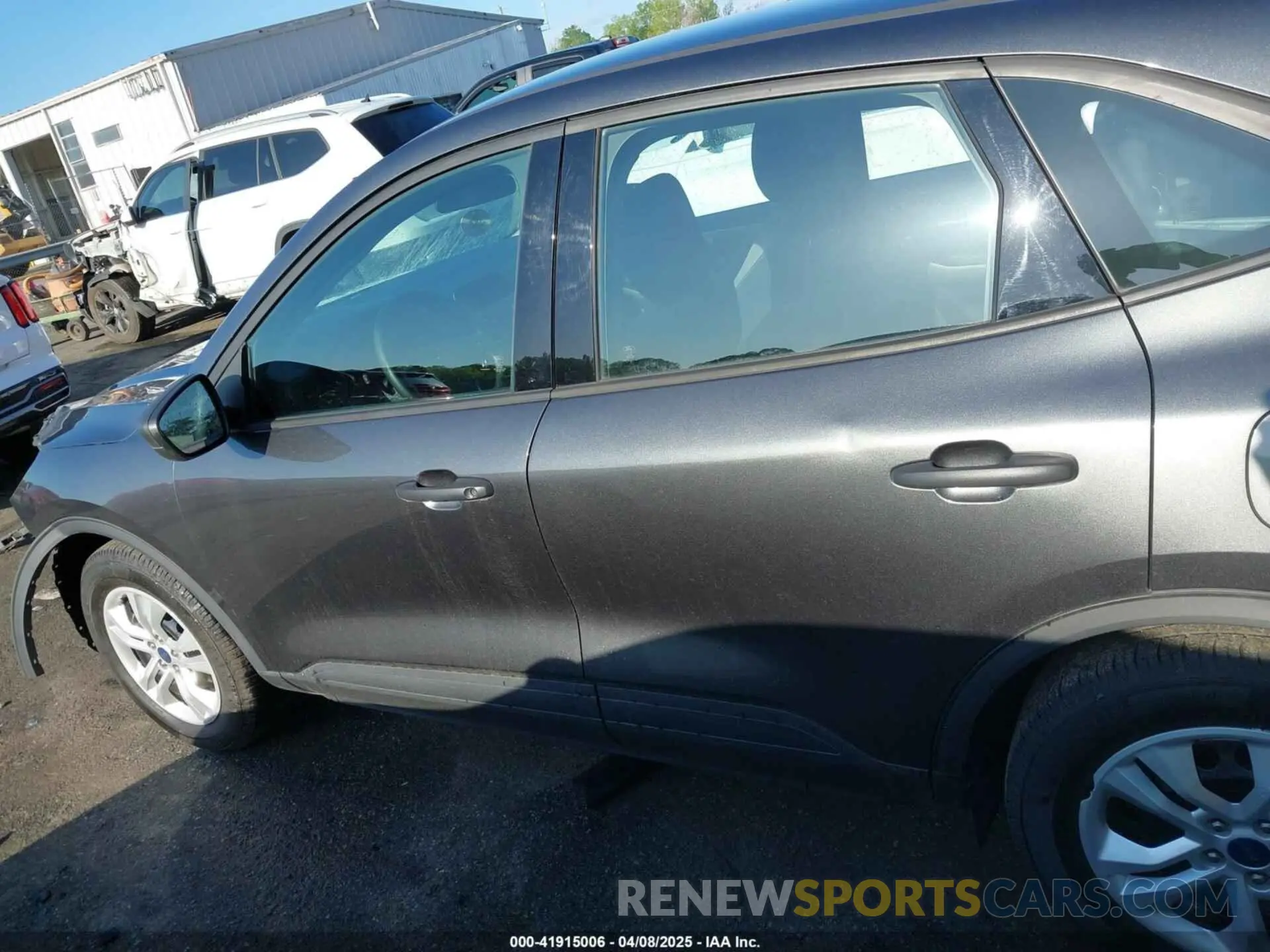 15 Photograph of a damaged car 1FMCU0F61LUA22935 FORD ESCAPE 2020