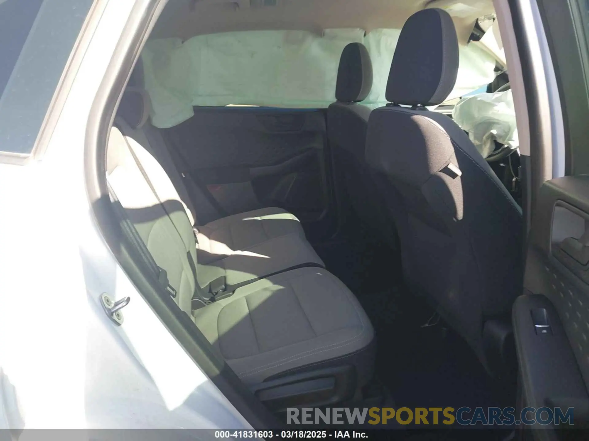 8 Photograph of a damaged car 1FMCU0F61LUA35846 FORD ESCAPE 2020