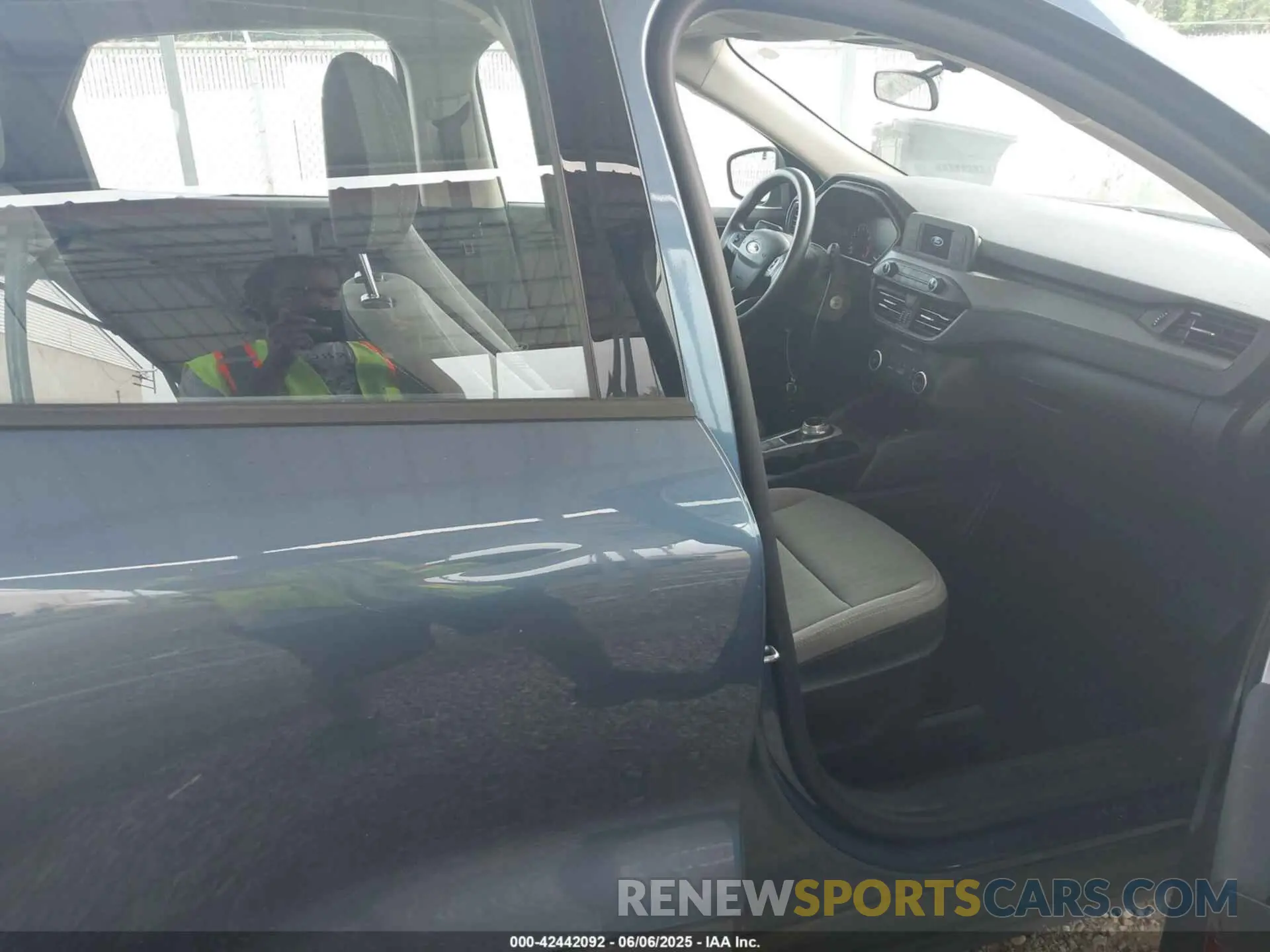 5 Photograph of a damaged car 1FMCU0F61LUC62065 FORD ESCAPE 2020