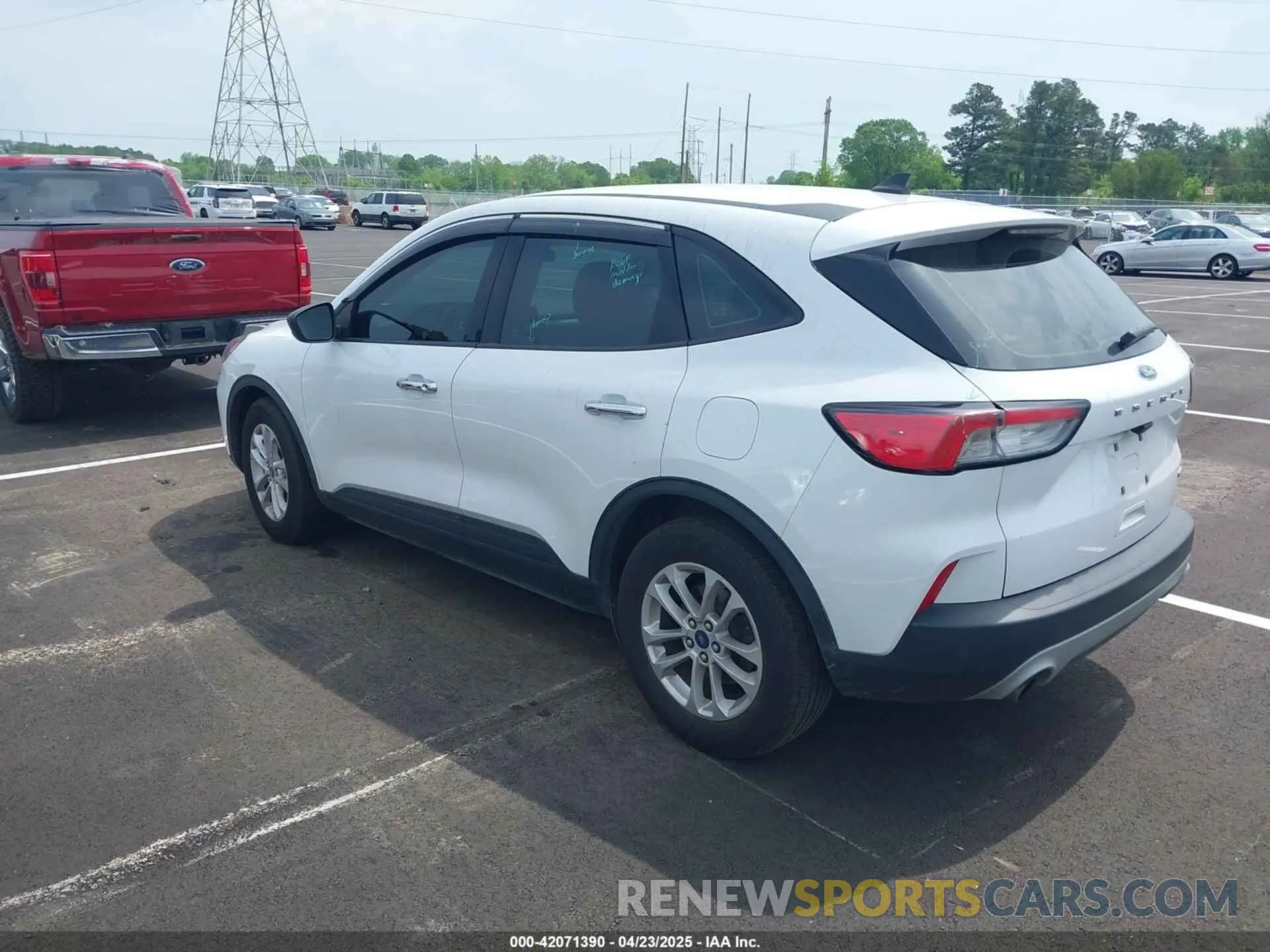3 Photograph of a damaged car 1FMCU0F63LUB95145 FORD ESCAPE 2020