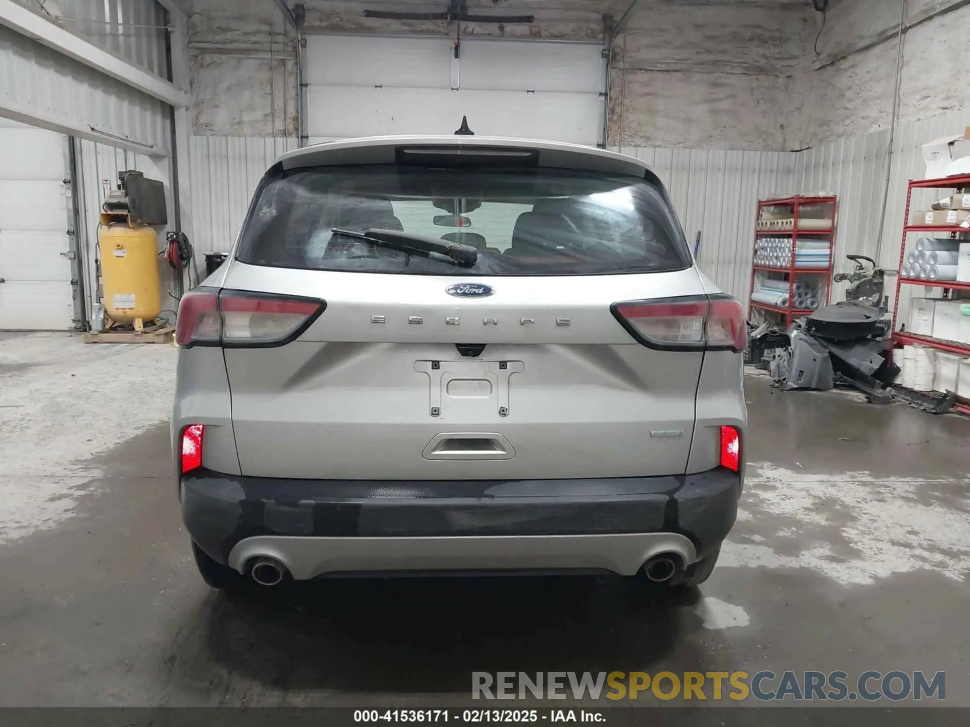 17 Photograph of a damaged car 1FMCU0F64LUA84300 FORD ESCAPE 2020
