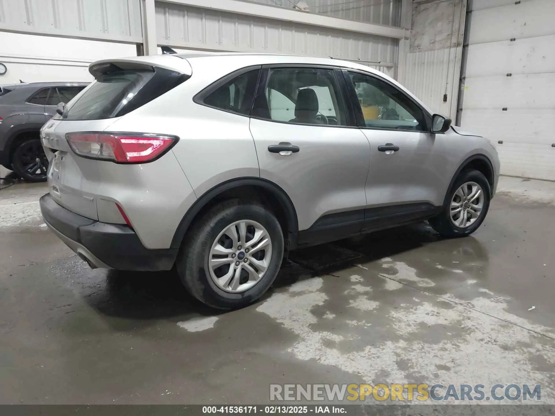 4 Photograph of a damaged car 1FMCU0F64LUA84300 FORD ESCAPE 2020