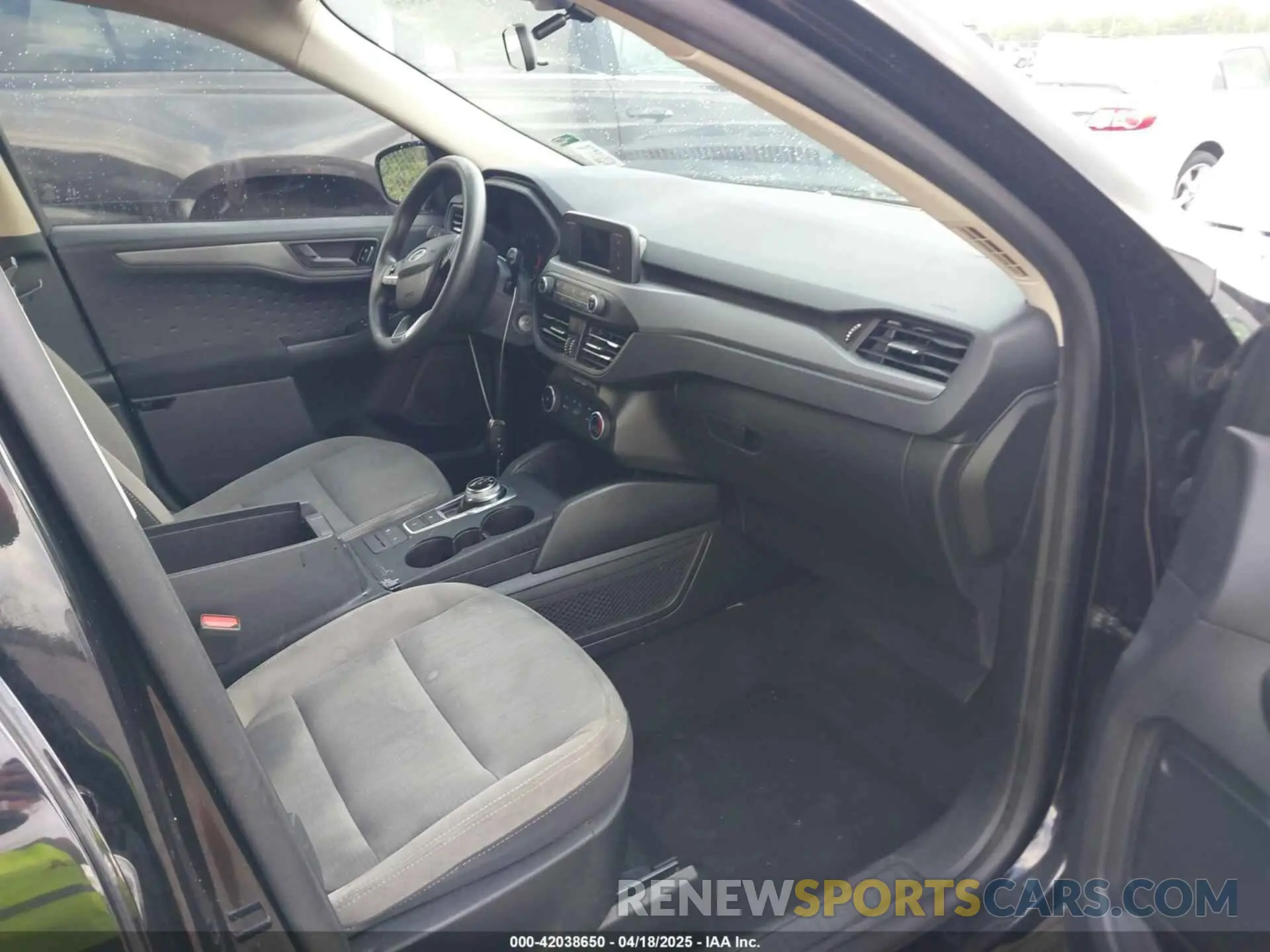 5 Фотография поврежденного автомобиля 1FMCU0F64LUB57570 FORD ESCAPE 2020