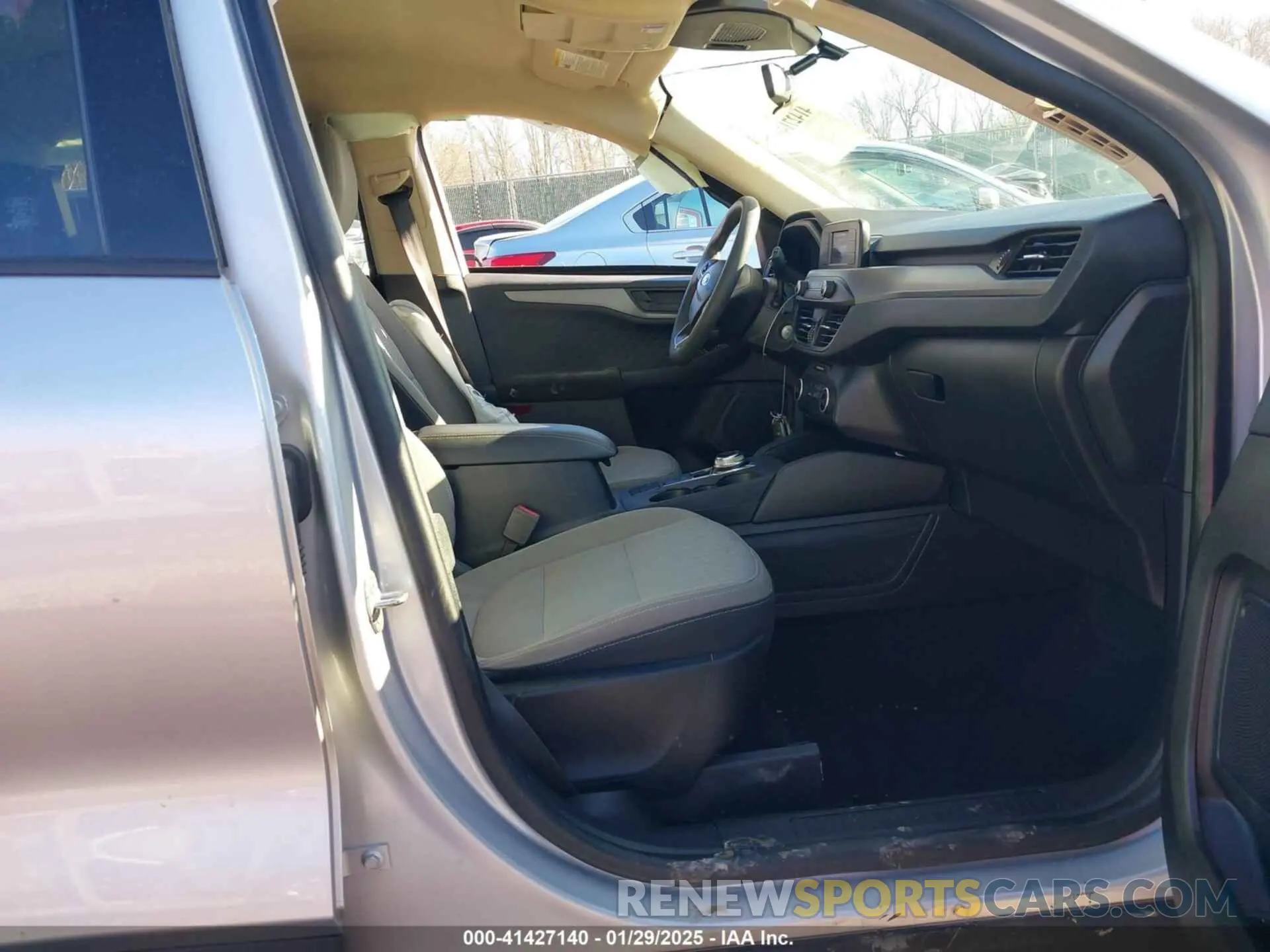 5 Photograph of a damaged car 1FMCU0F66LUA08805 FORD ESCAPE 2020