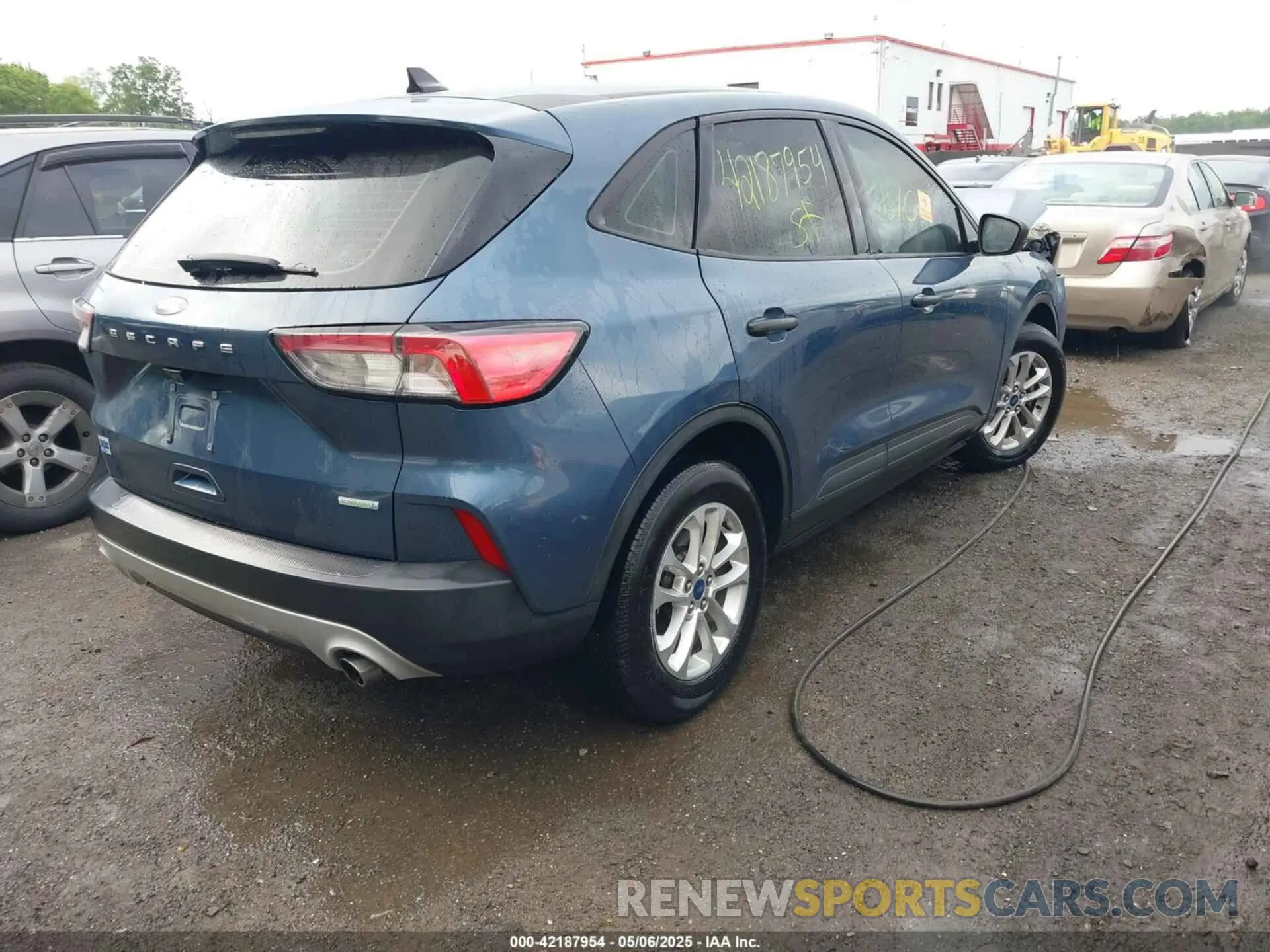 4 Photograph of a damaged car 1FMCU0F68LUC20976 FORD ESCAPE 2020