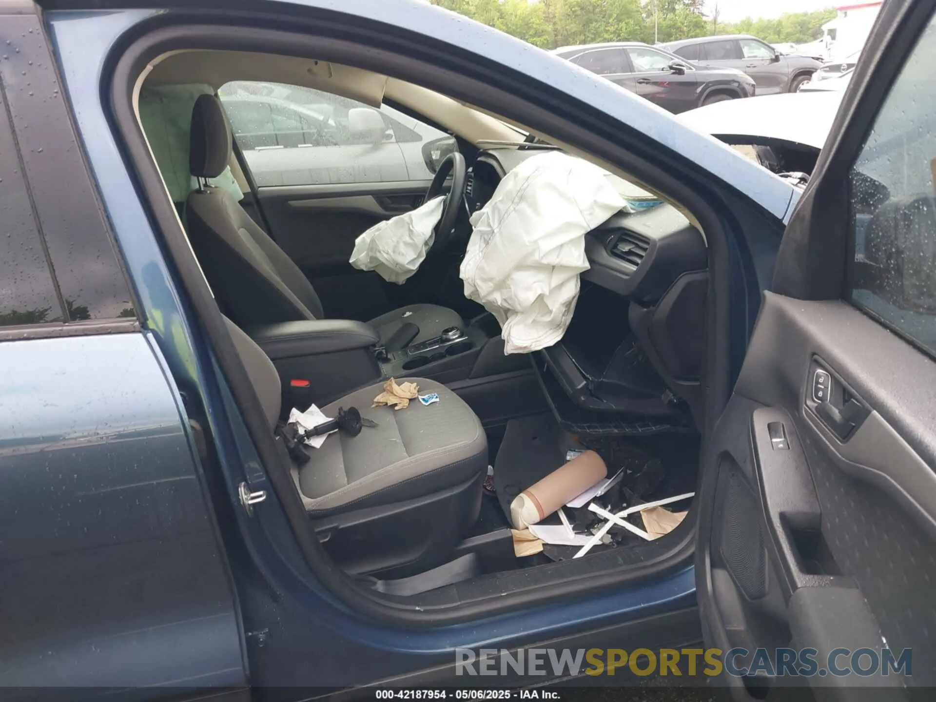 5 Photograph of a damaged car 1FMCU0F68LUC20976 FORD ESCAPE 2020