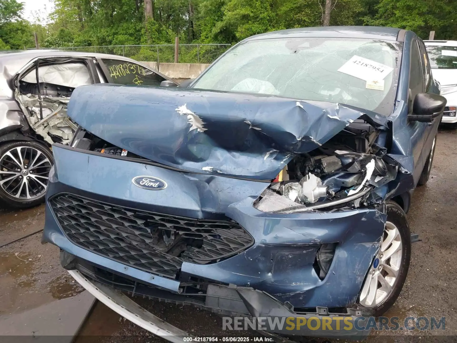 6 Photograph of a damaged car 1FMCU0F68LUC20976 FORD ESCAPE 2020