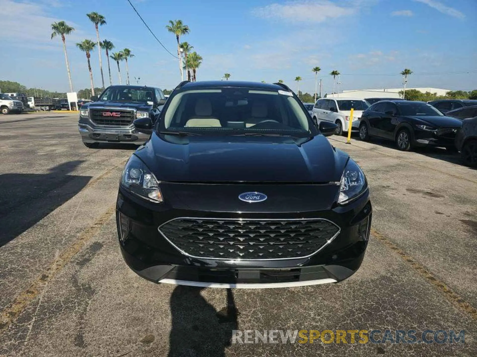 21 Photograph of a damaged car 1FMCU0G60LUA31950 FORD ESCAPE 2020