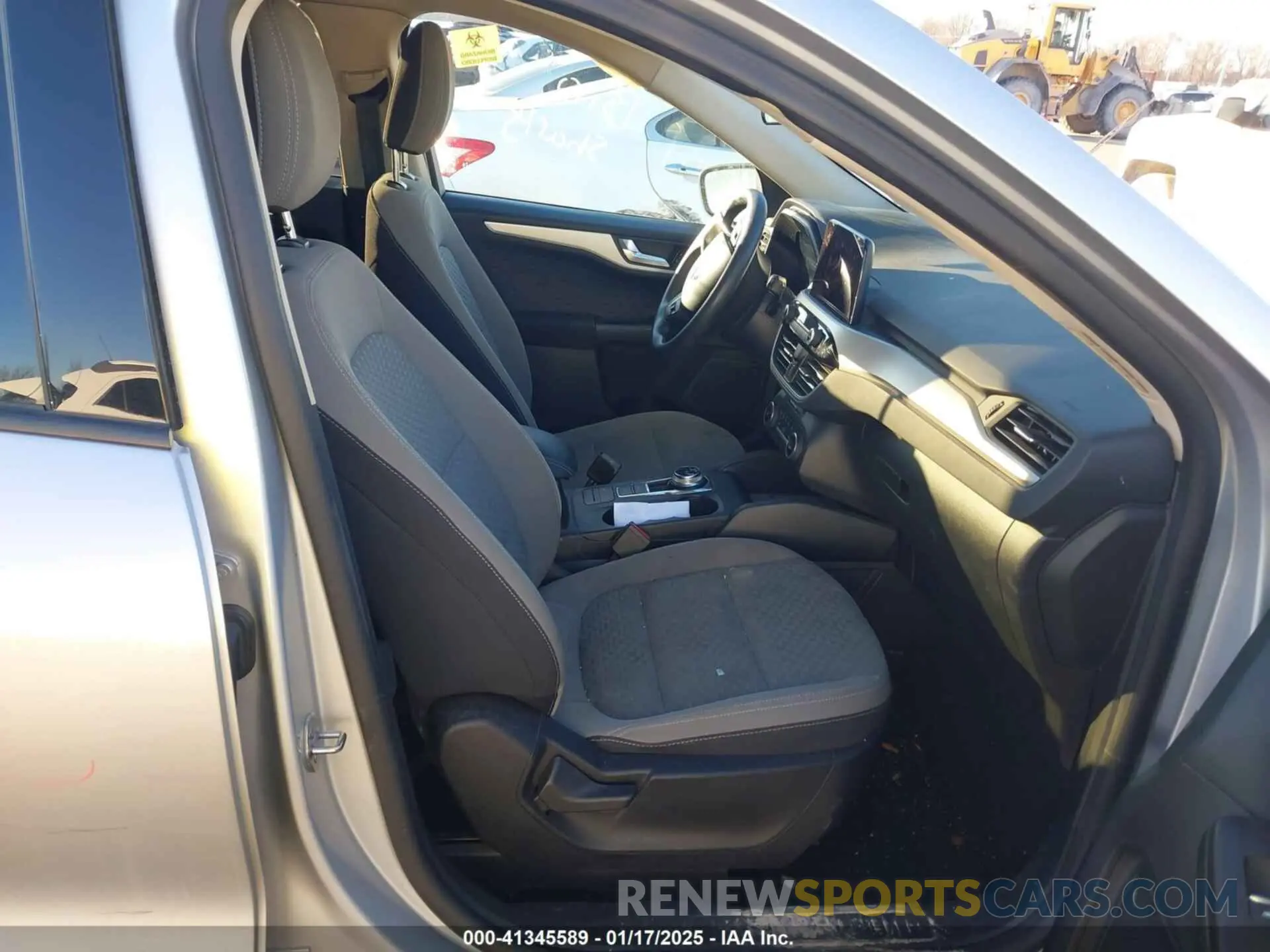 5 Photograph of a damaged car 1FMCU0G60LUA54306 FORD ESCAPE 2020