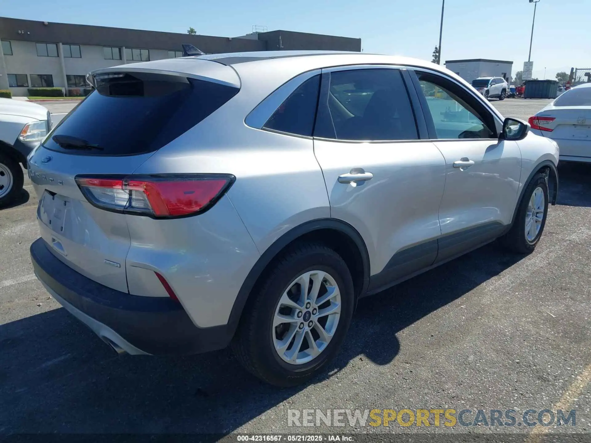 4 Photograph of a damaged car 1FMCU0G60LUA78539 FORD ESCAPE 2020