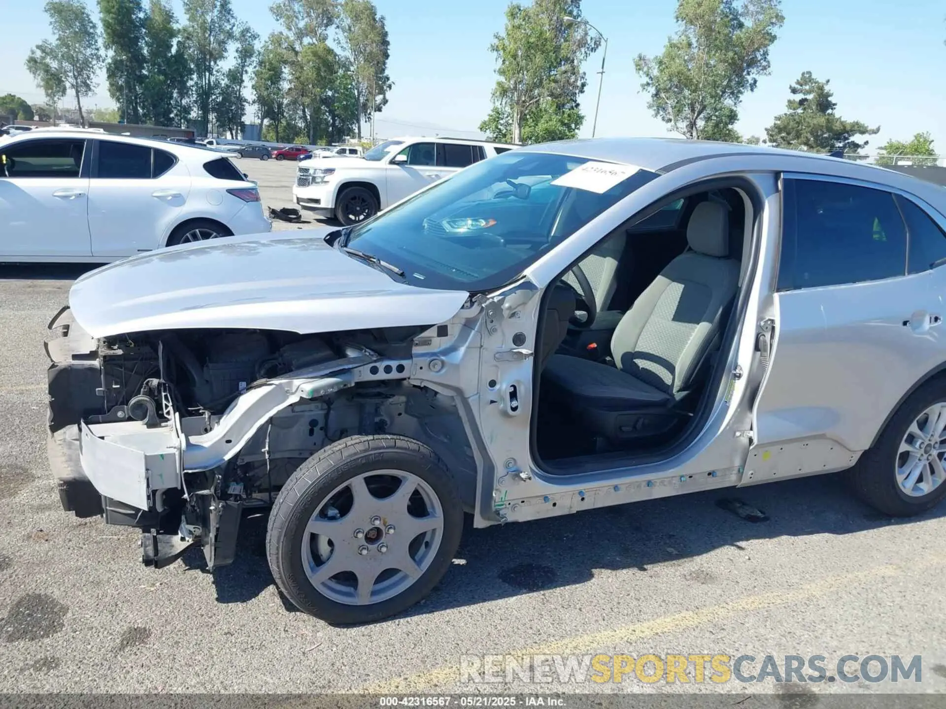 6 Photograph of a damaged car 1FMCU0G60LUA78539 FORD ESCAPE 2020