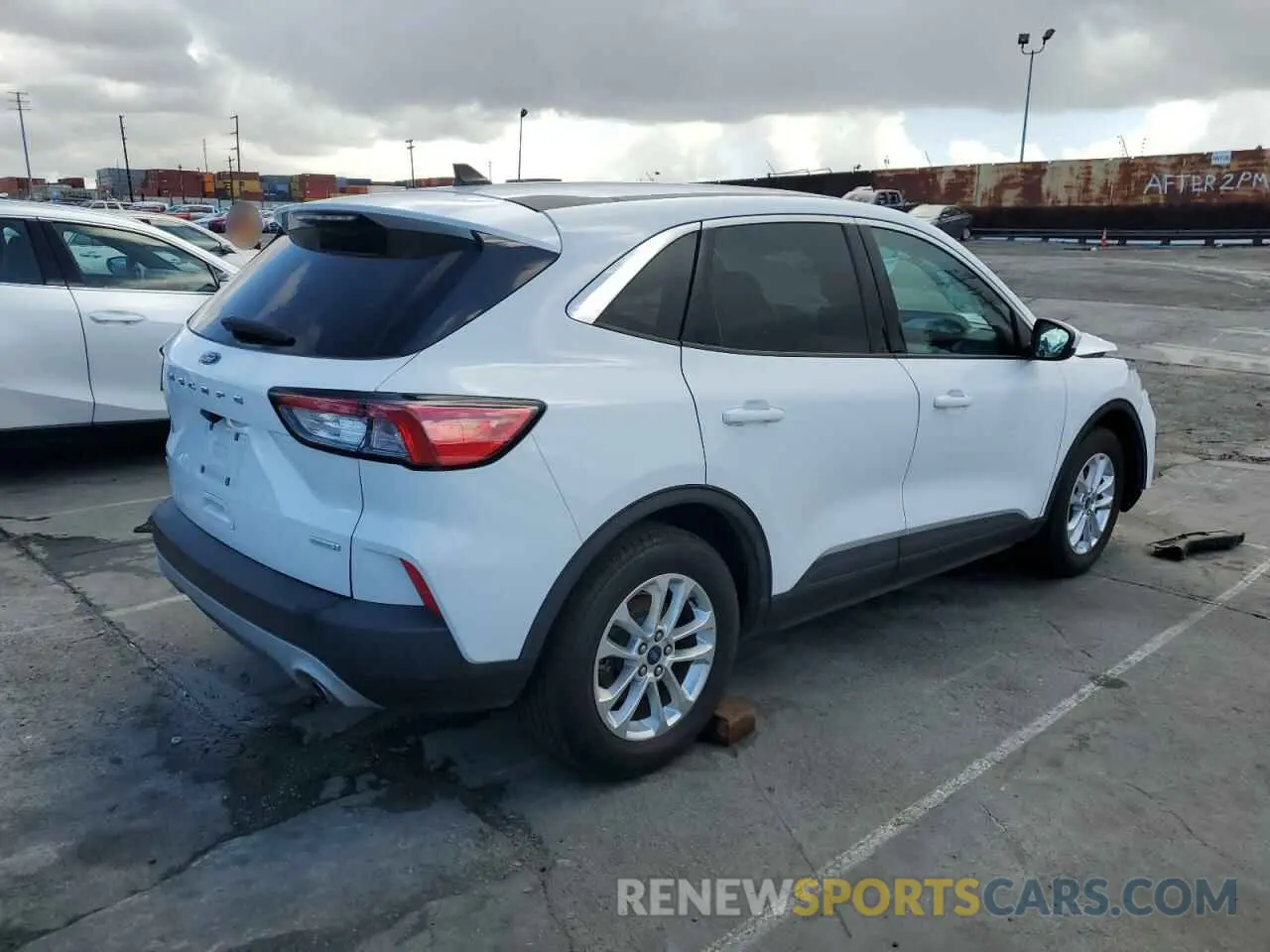 3 Photograph of a damaged car 1FMCU0G60LUB05612 FORD ESCAPE 2020