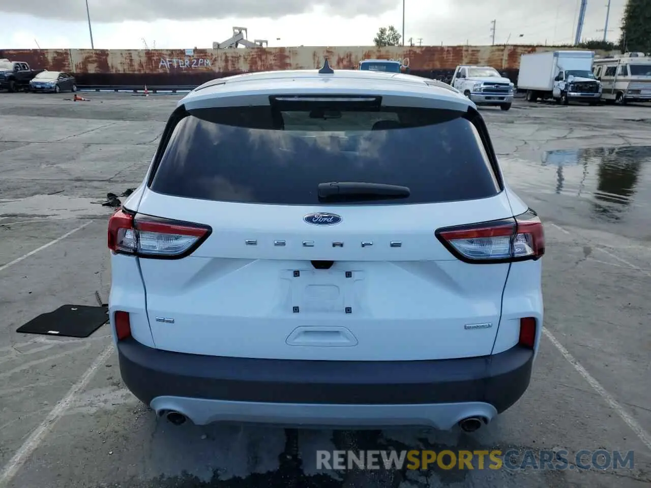 6 Photograph of a damaged car 1FMCU0G60LUB05612 FORD ESCAPE 2020