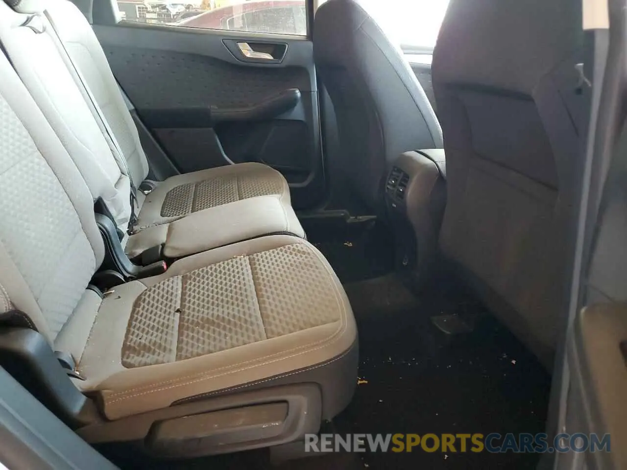 10 Photograph of a damaged car 1FMCU0G60LUB31109 FORD ESCAPE 2020