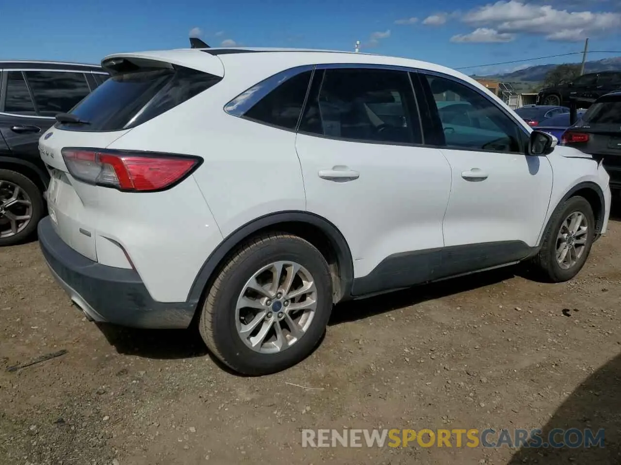 3 Фотография поврежденного автомобиля 1FMCU0G60LUB44118 FORD ESCAPE 2020