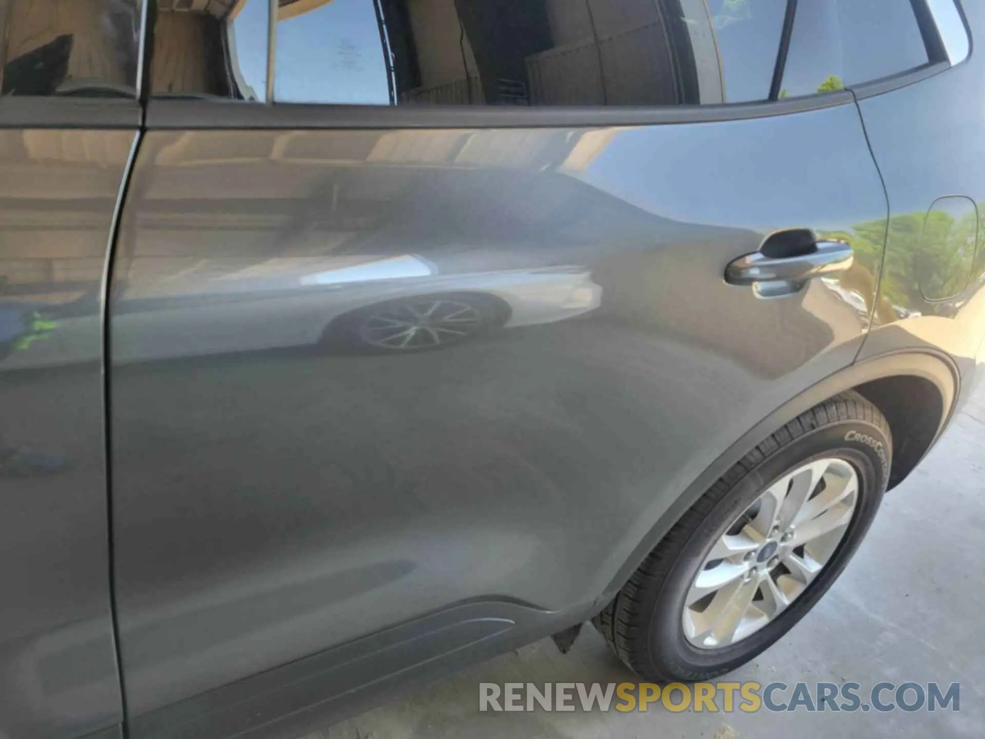 17 Photograph of a damaged car 1FMCU0G60LUB83744 FORD ESCAPE 2020