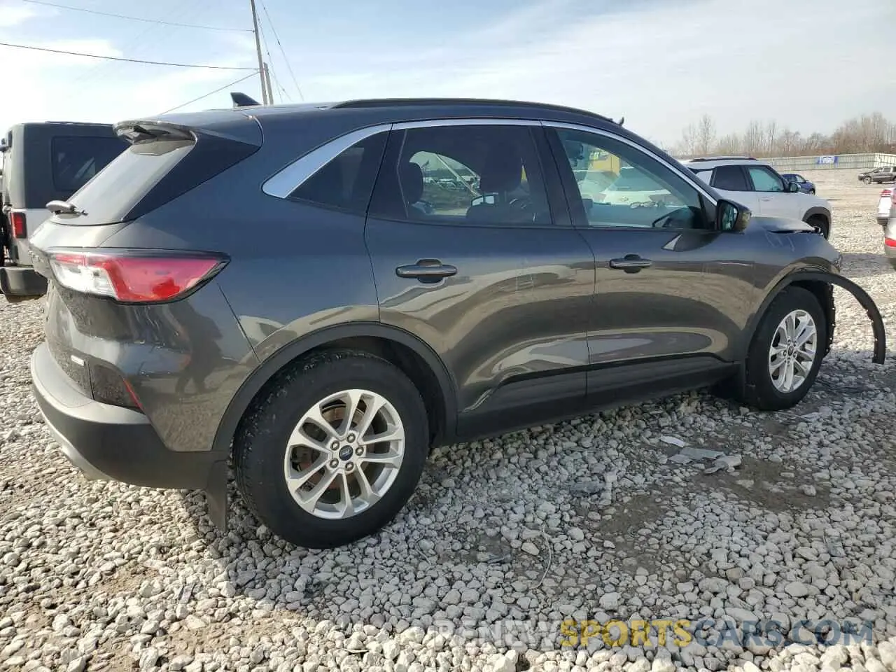 3 Photograph of a damaged car 1FMCU0G61LUB60585 FORD ESCAPE 2020