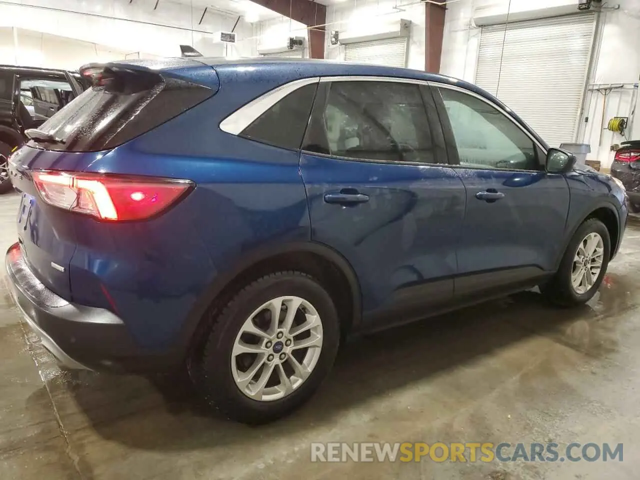 3 Photograph of a damaged car 1FMCU0G61LUB84160 FORD ESCAPE 2020