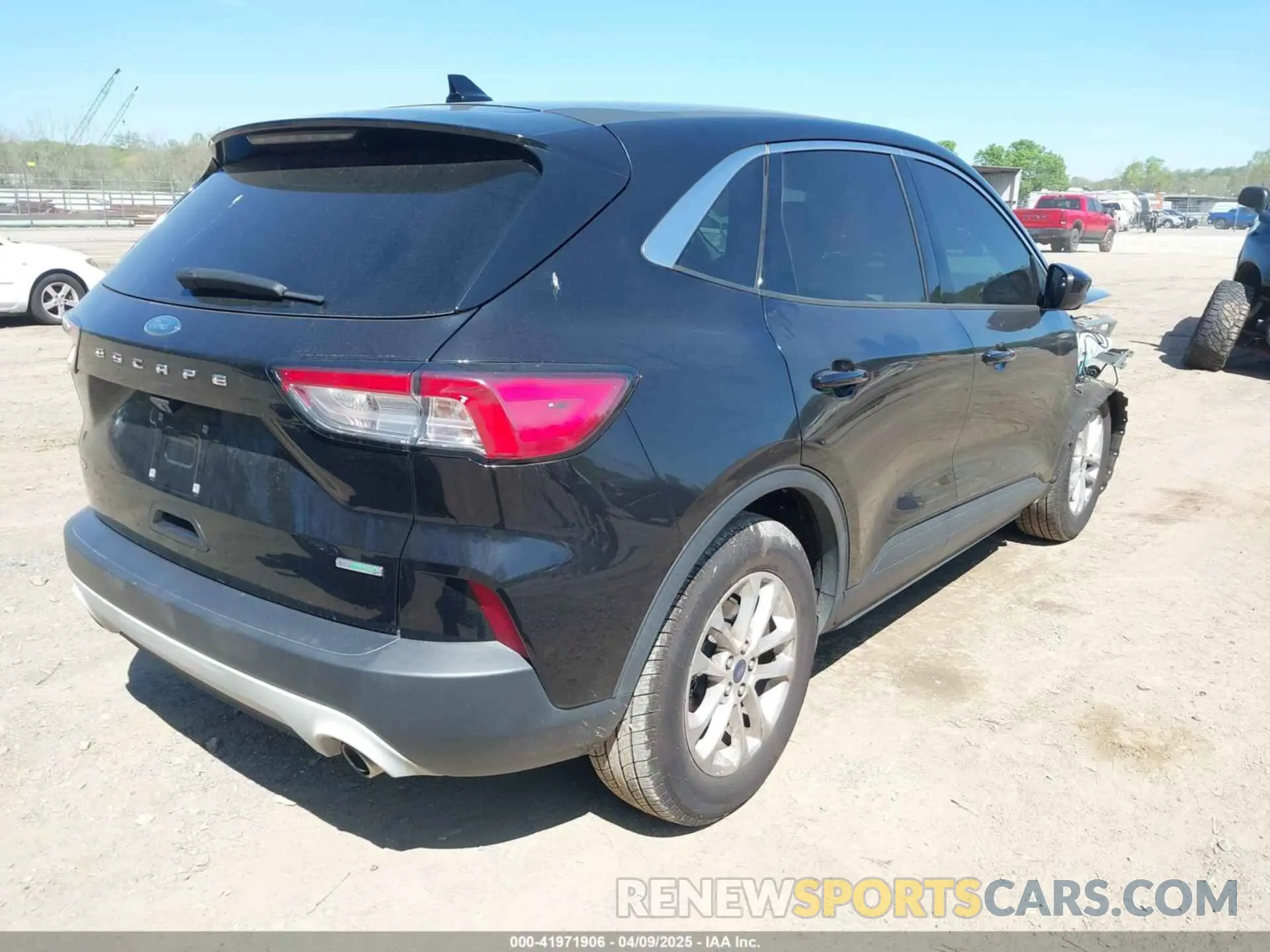 4 Photograph of a damaged car 1FMCU0G62LUA23171 FORD ESCAPE 2020