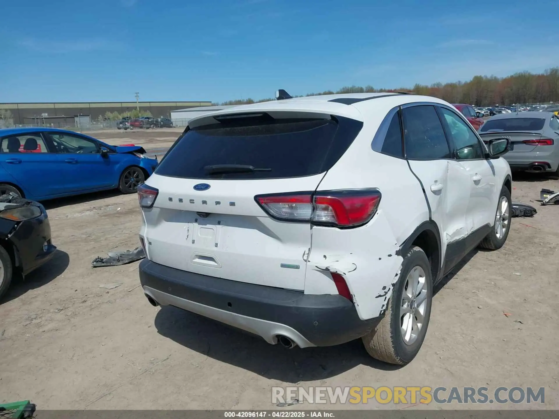 4 Фотография поврежденного автомобиля 1FMCU0G62LUB74317 FORD ESCAPE 2020