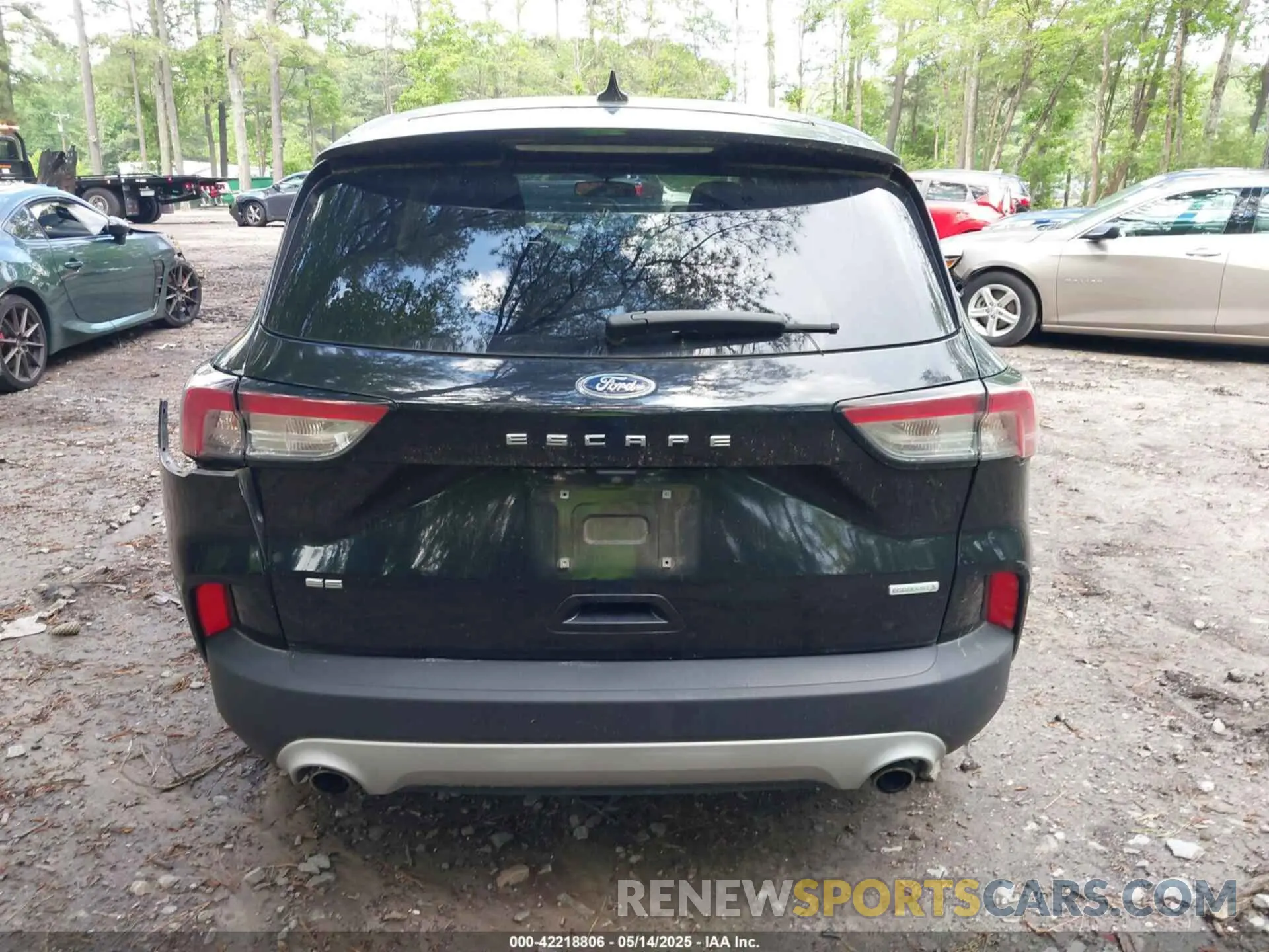 16 Photograph of a damaged car 1FMCU0G62LUC04223 FORD ESCAPE 2020