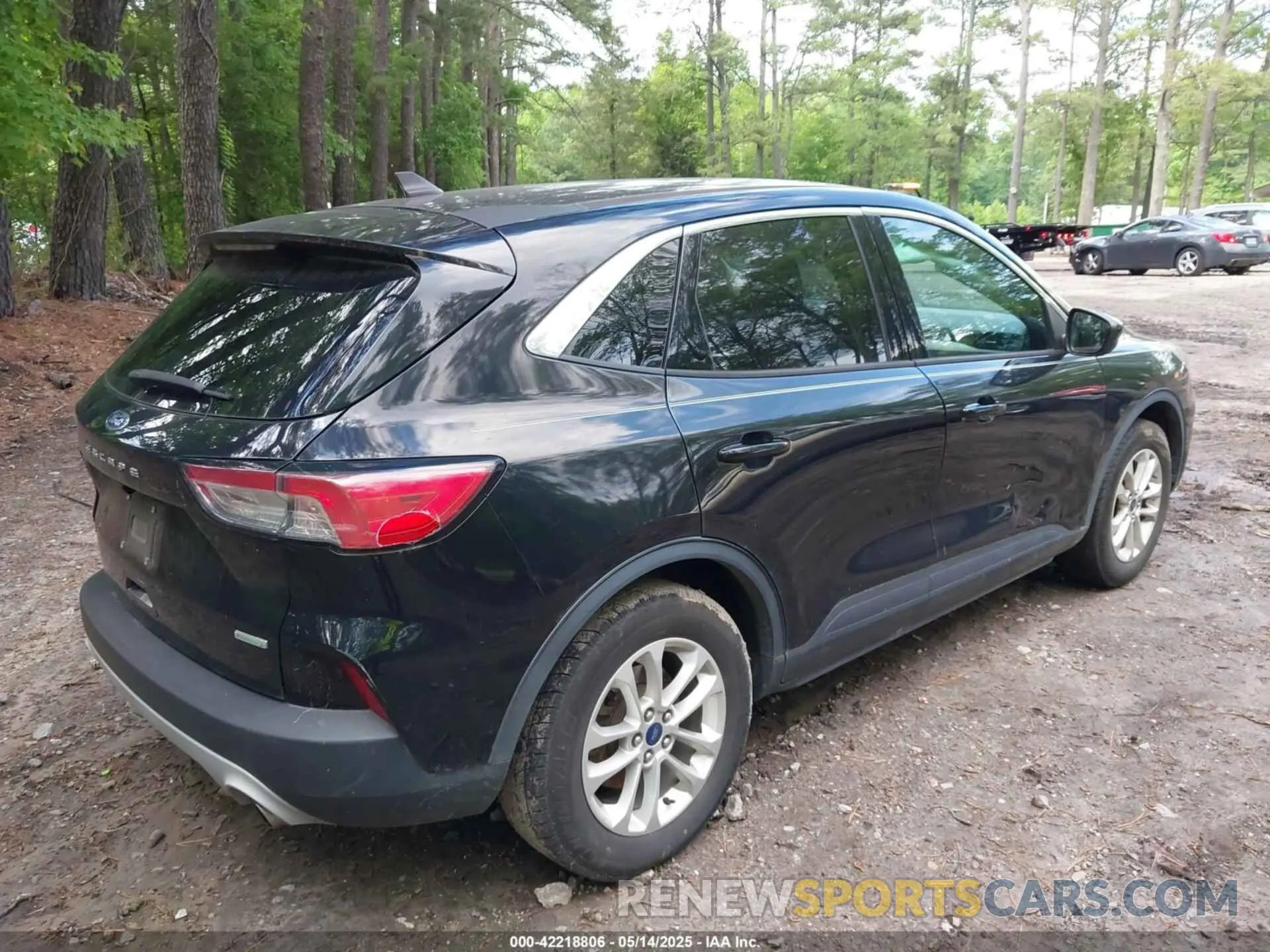 4 Photograph of a damaged car 1FMCU0G62LUC04223 FORD ESCAPE 2020