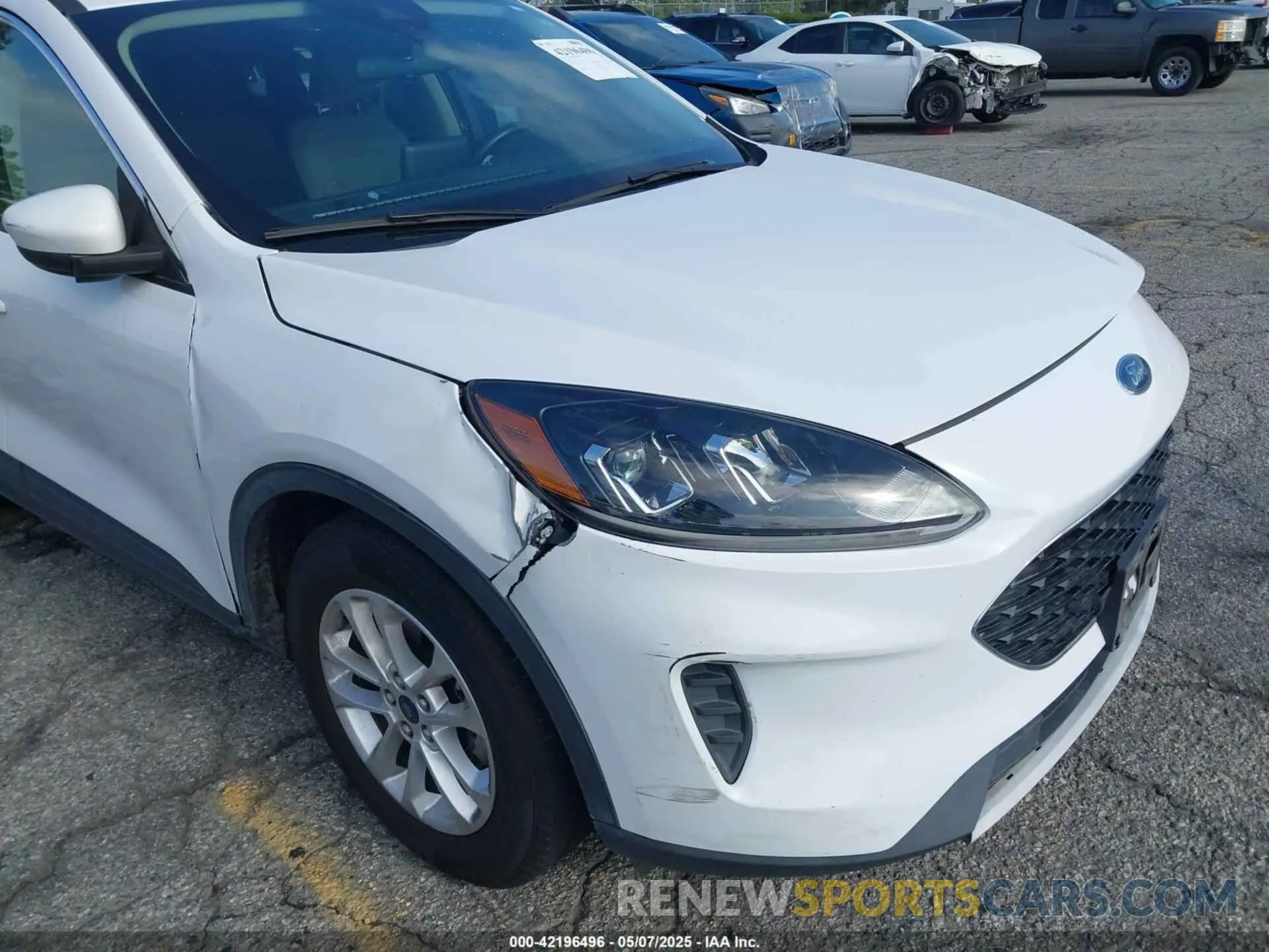 17 Photograph of a damaged car 1FMCU0G62LUC39232 FORD ESCAPE 2020
