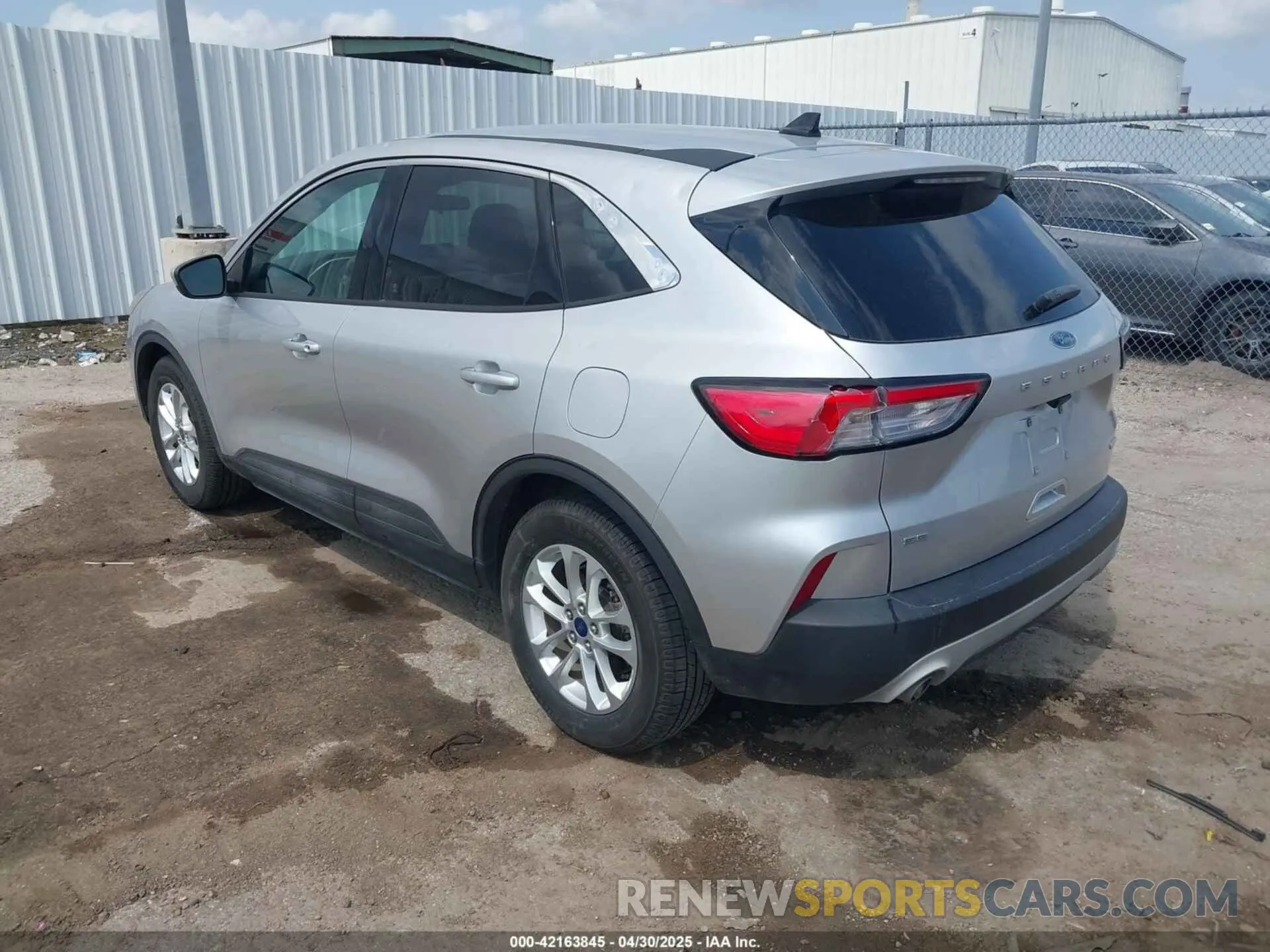 3 Фотография поврежденного автомобиля 1FMCU0G64LUA32826 FORD ESCAPE 2020