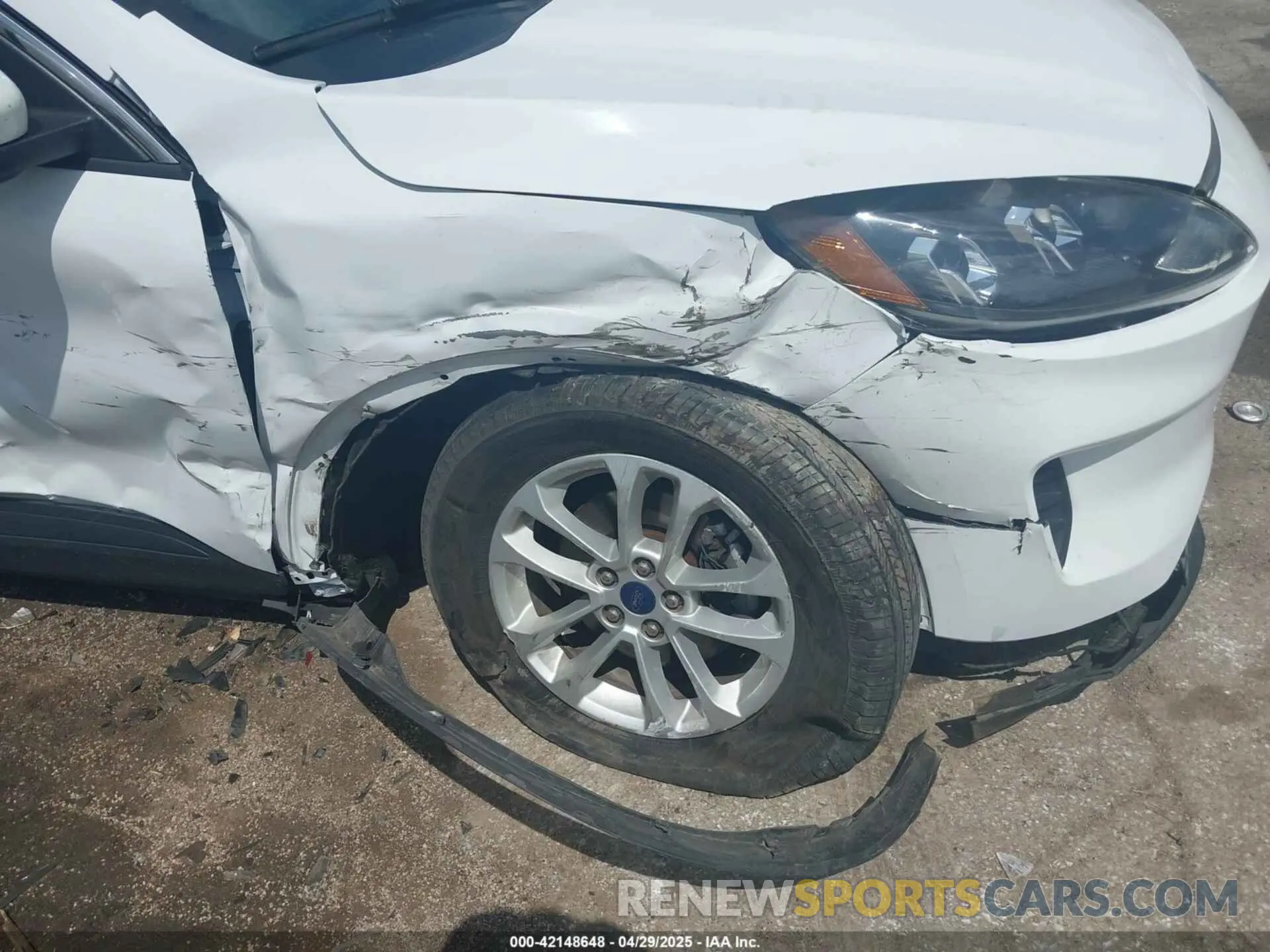 6 Photograph of a damaged car 1FMCU0G64LUA59394 FORD ESCAPE 2020