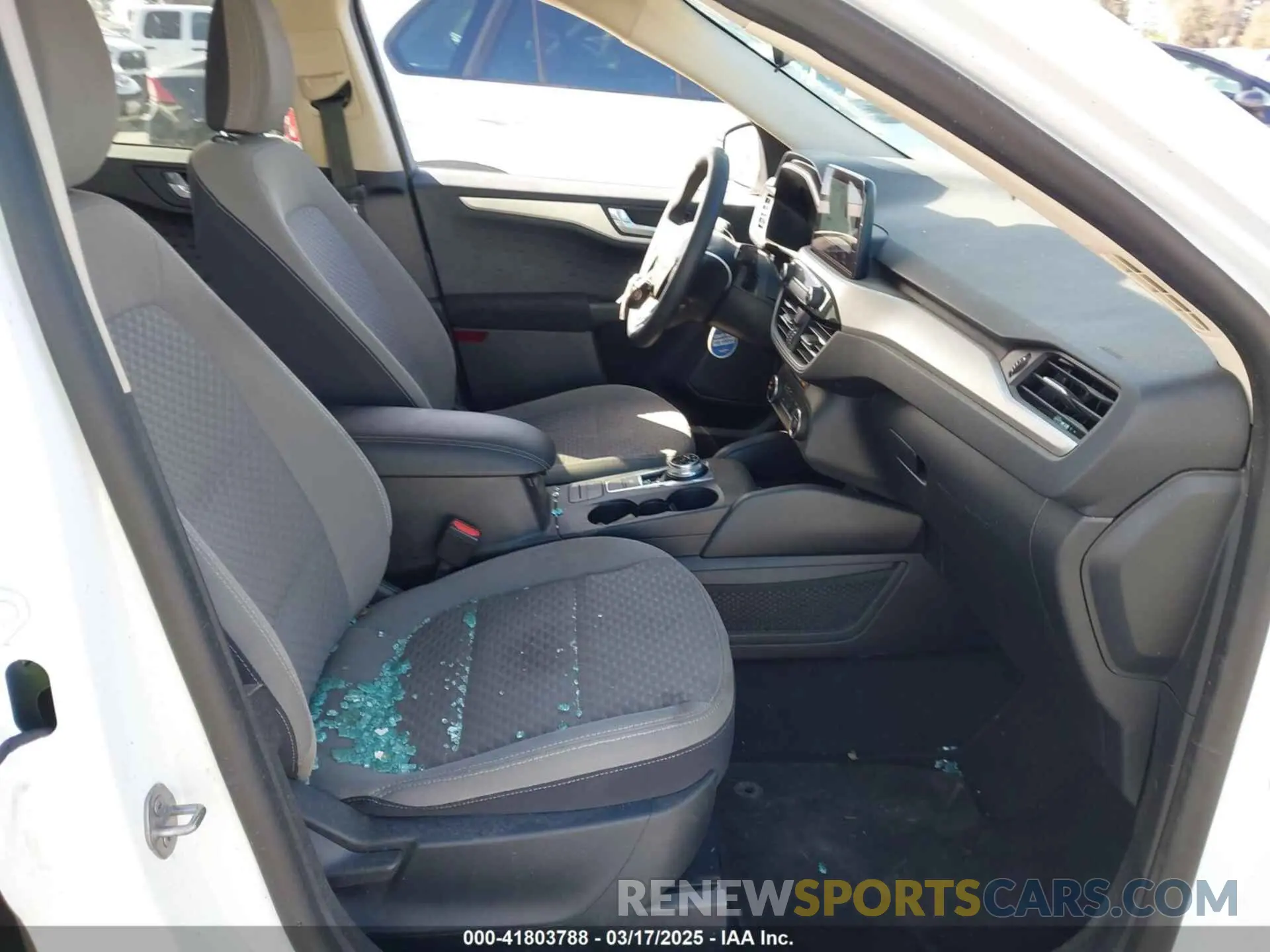 5 Photograph of a damaged car 1FMCU0G64LUA86255 FORD ESCAPE 2020