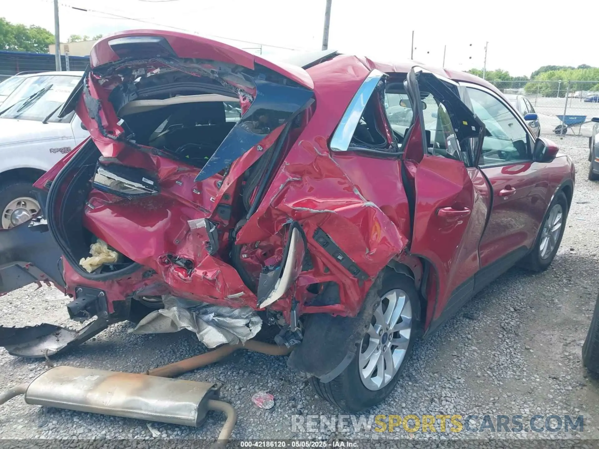 4 Photograph of a damaged car 1FMCU0G64LUC05485 FORD ESCAPE 2020