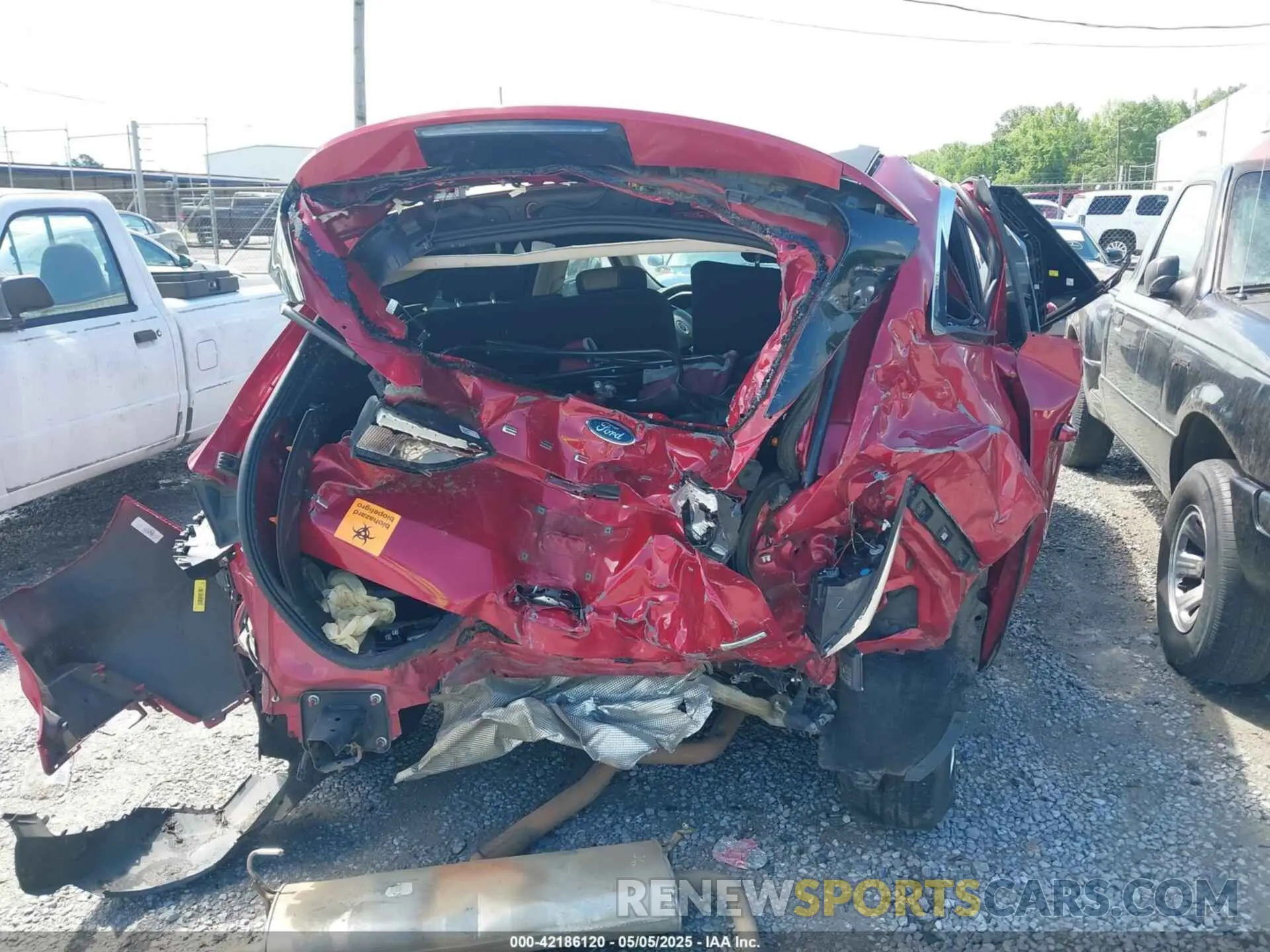 6 Photograph of a damaged car 1FMCU0G64LUC05485 FORD ESCAPE 2020