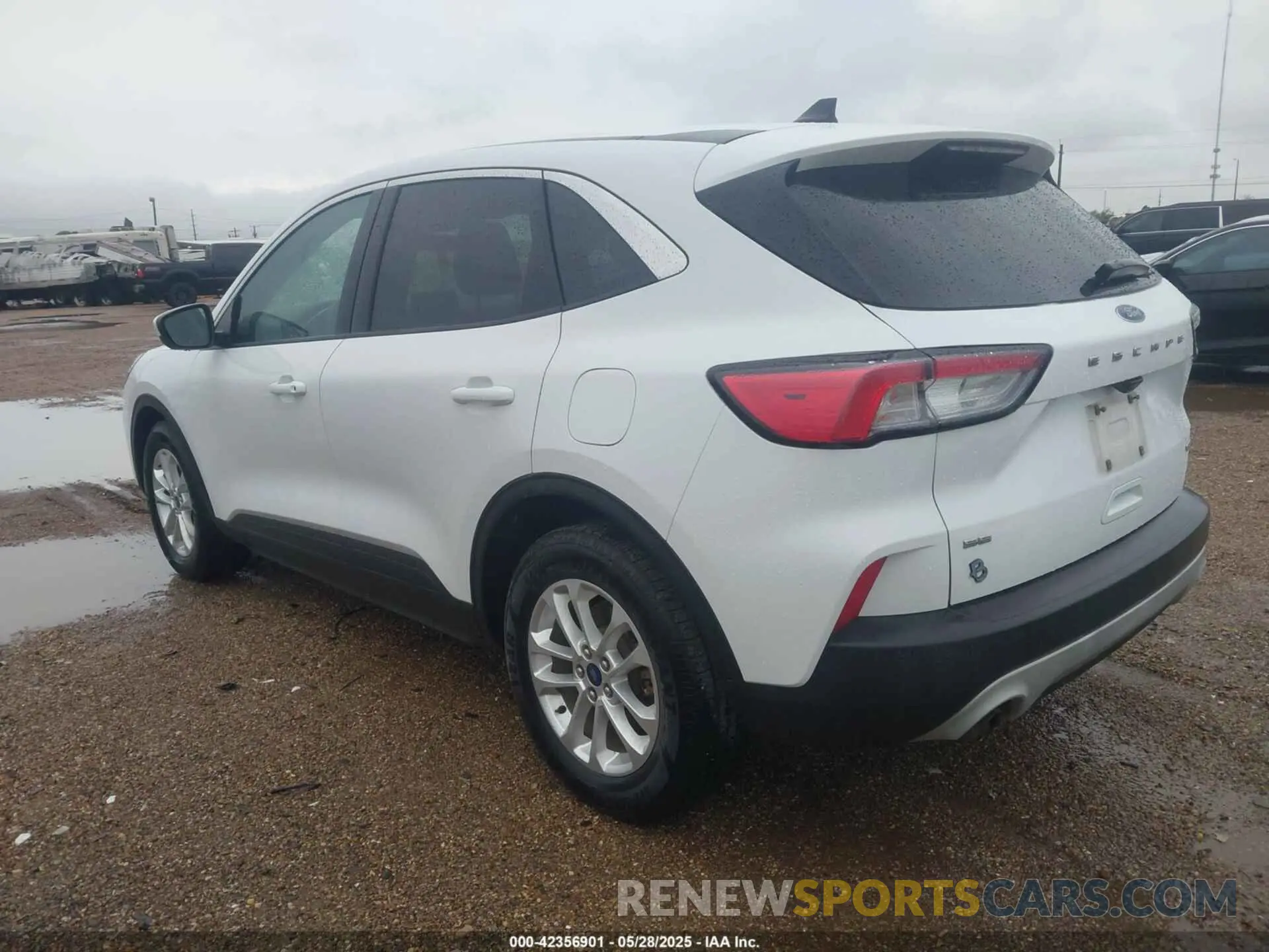 3 Фотография поврежденного автомобиля 1FMCU0G64LUC21606 FORD ESCAPE 2020