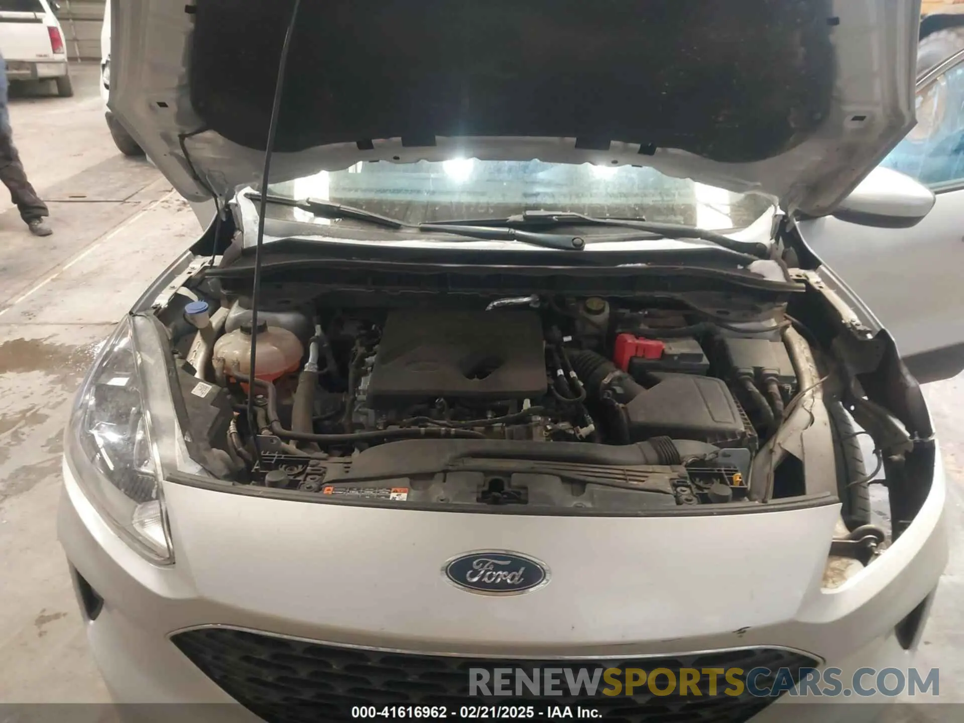 10 Photograph of a damaged car 1FMCU0G65LUA93649 FORD ESCAPE 2020