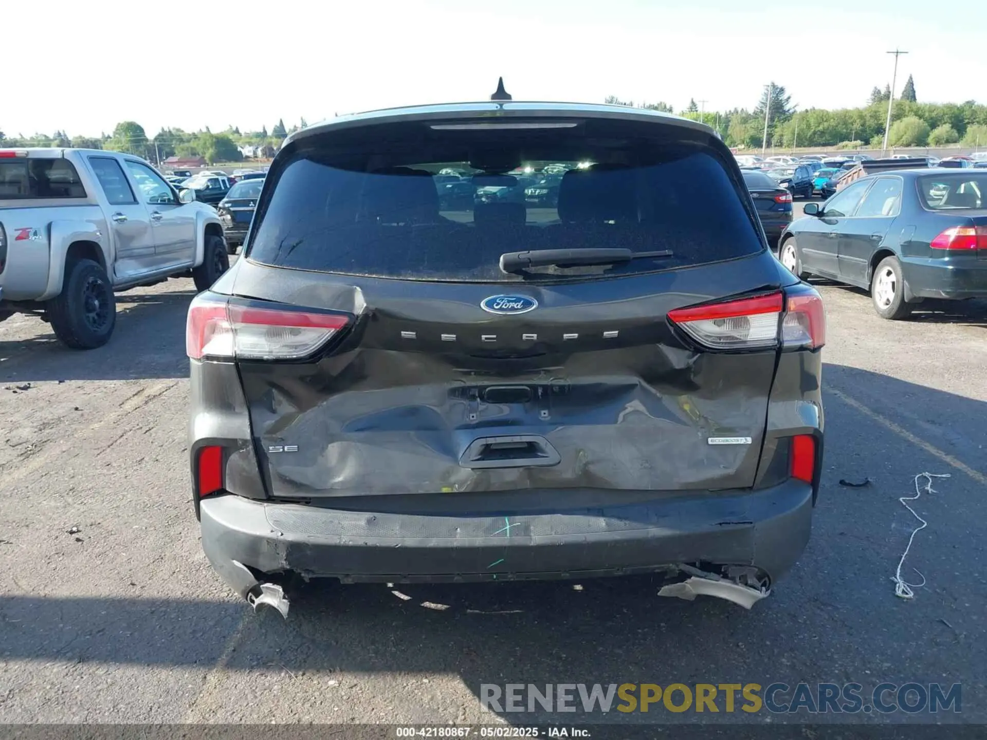16 Photograph of a damaged car 1FMCU0G65LUB92150 FORD ESCAPE 2020