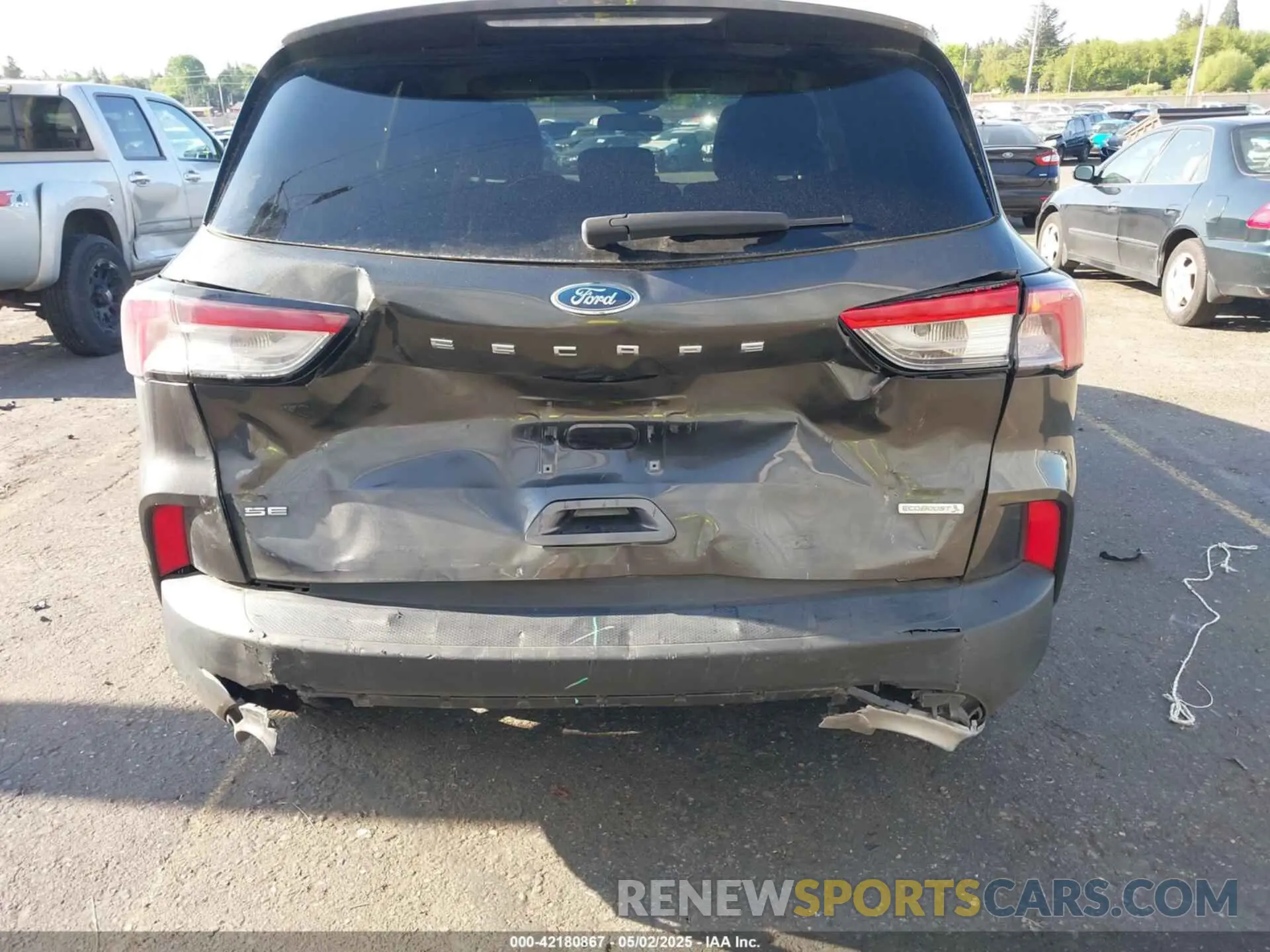 6 Photograph of a damaged car 1FMCU0G65LUB92150 FORD ESCAPE 2020