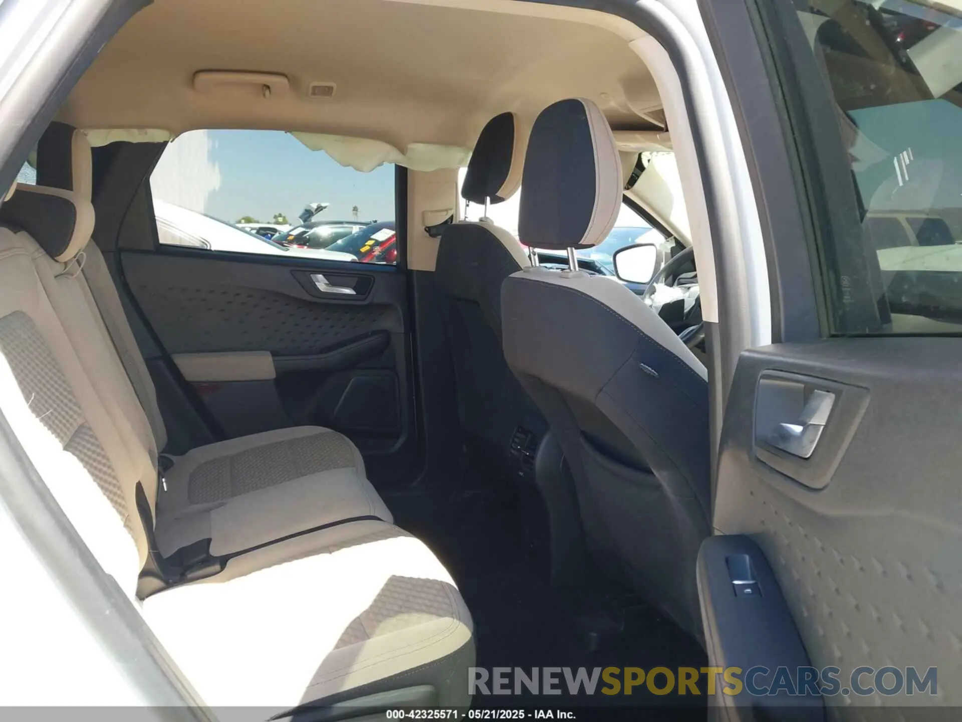 8 Photograph of a damaged car 1FMCU0G66LUA35694 FORD ESCAPE 2020