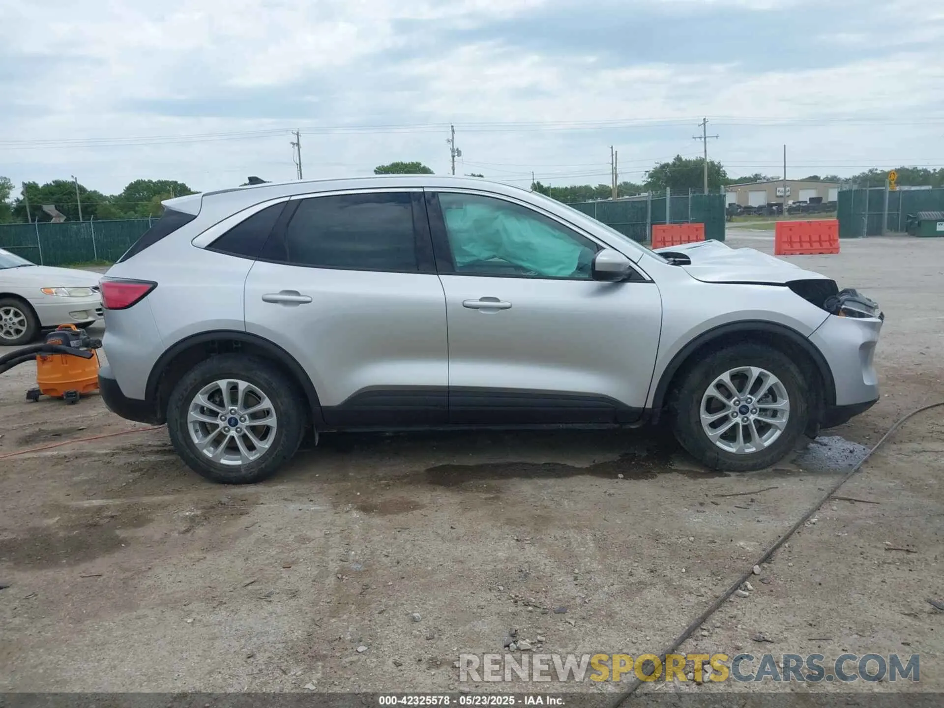 13 Фотография поврежденного автомобиля 1FMCU0G66LUA79744 FORD ESCAPE 2020