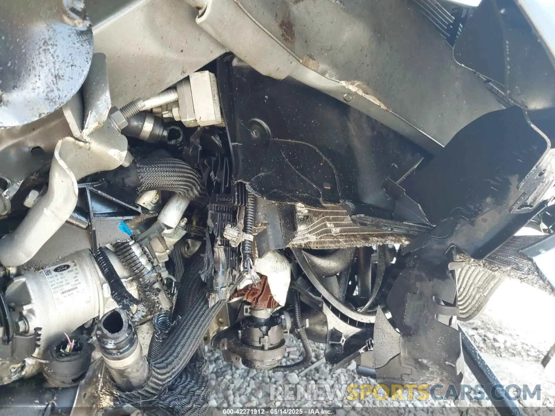 10 Photograph of a damaged car 1FMCU0G66LUC23096 FORD ESCAPE 2020
