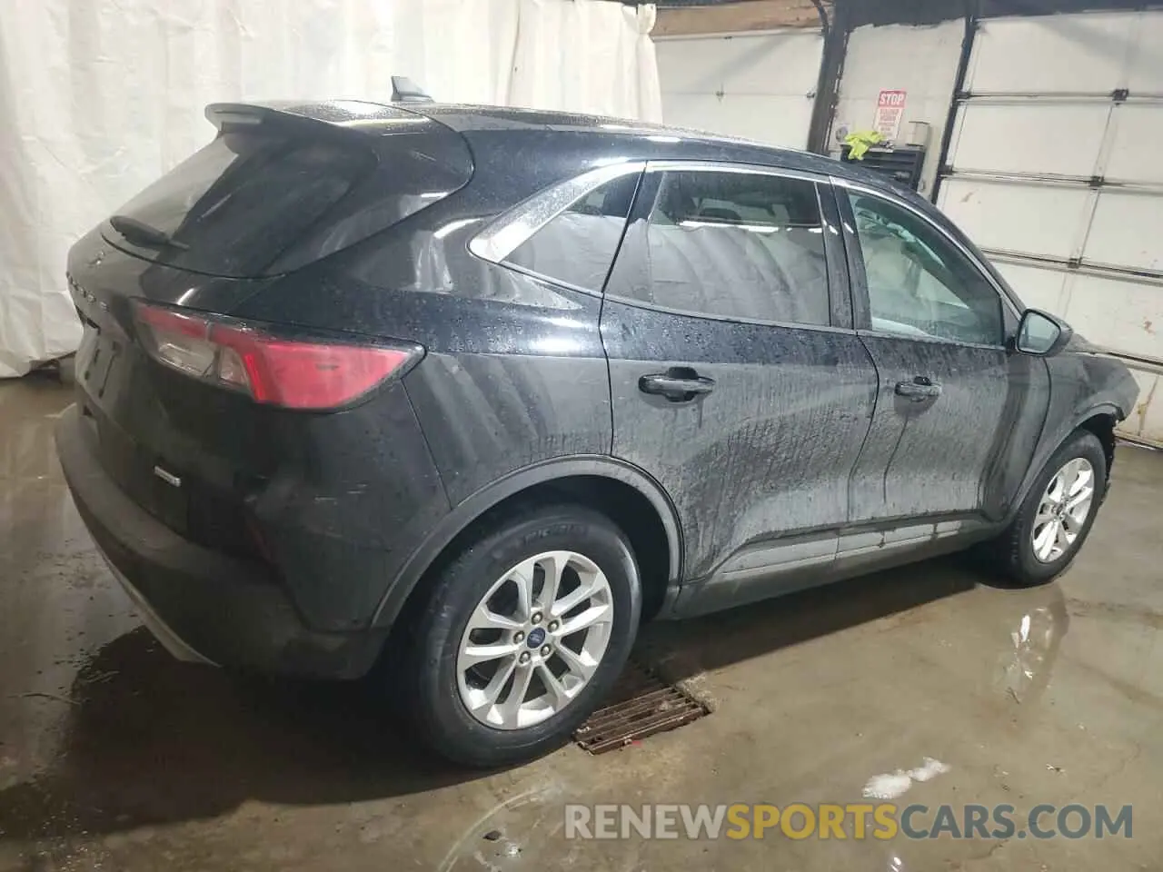 3 Photograph of a damaged car 1FMCU0G66LUC29335 FORD ESCAPE 2020