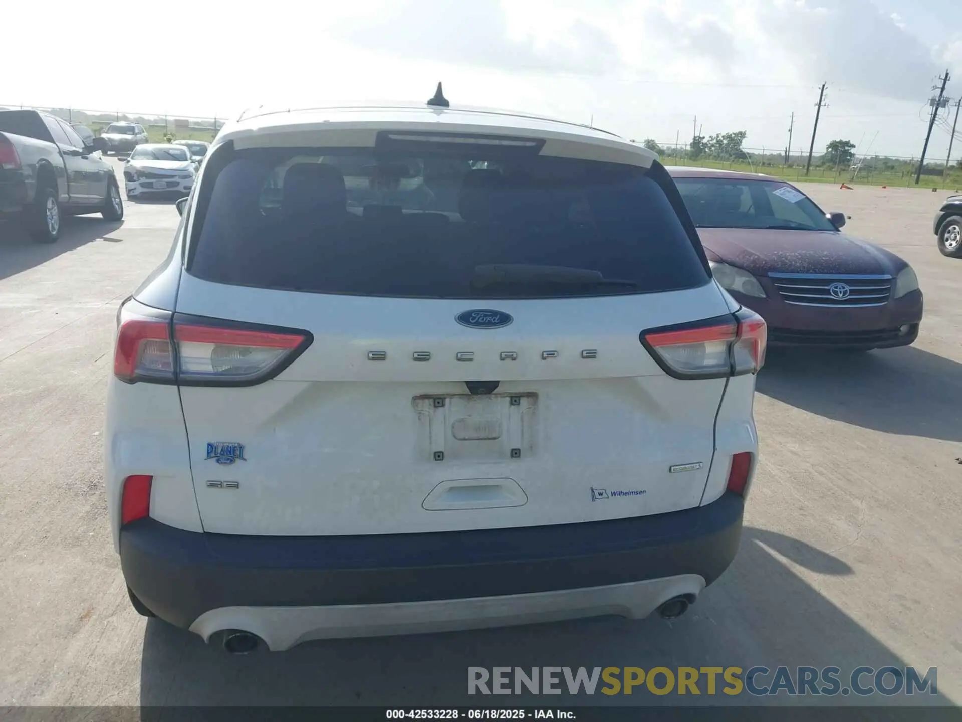 16 Photograph of a damaged car 1FMCU0G67LUA10190 FORD ESCAPE 2020