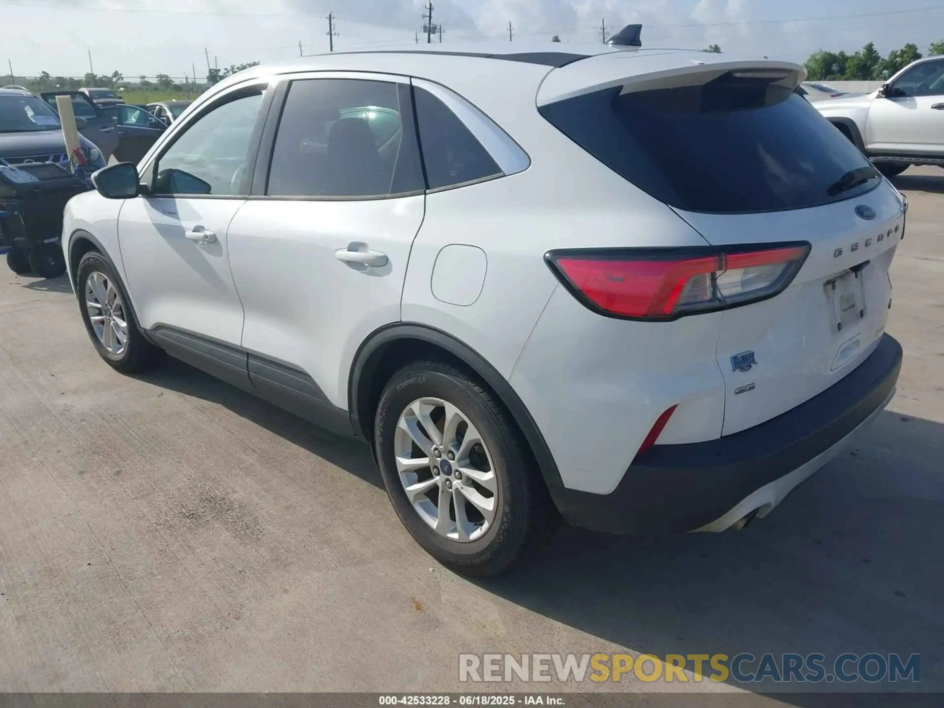 3 Photograph of a damaged car 1FMCU0G67LUA10190 FORD ESCAPE 2020