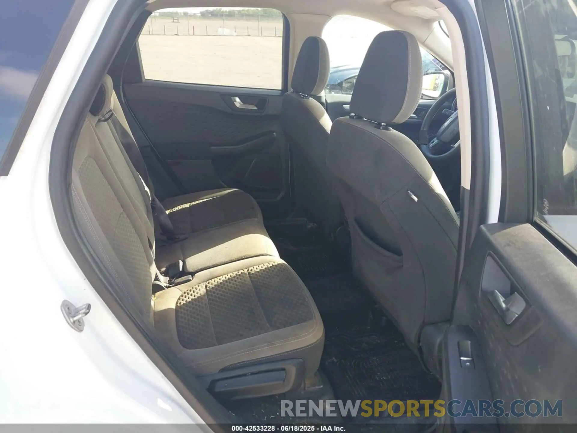 8 Photograph of a damaged car 1FMCU0G67LUA10190 FORD ESCAPE 2020