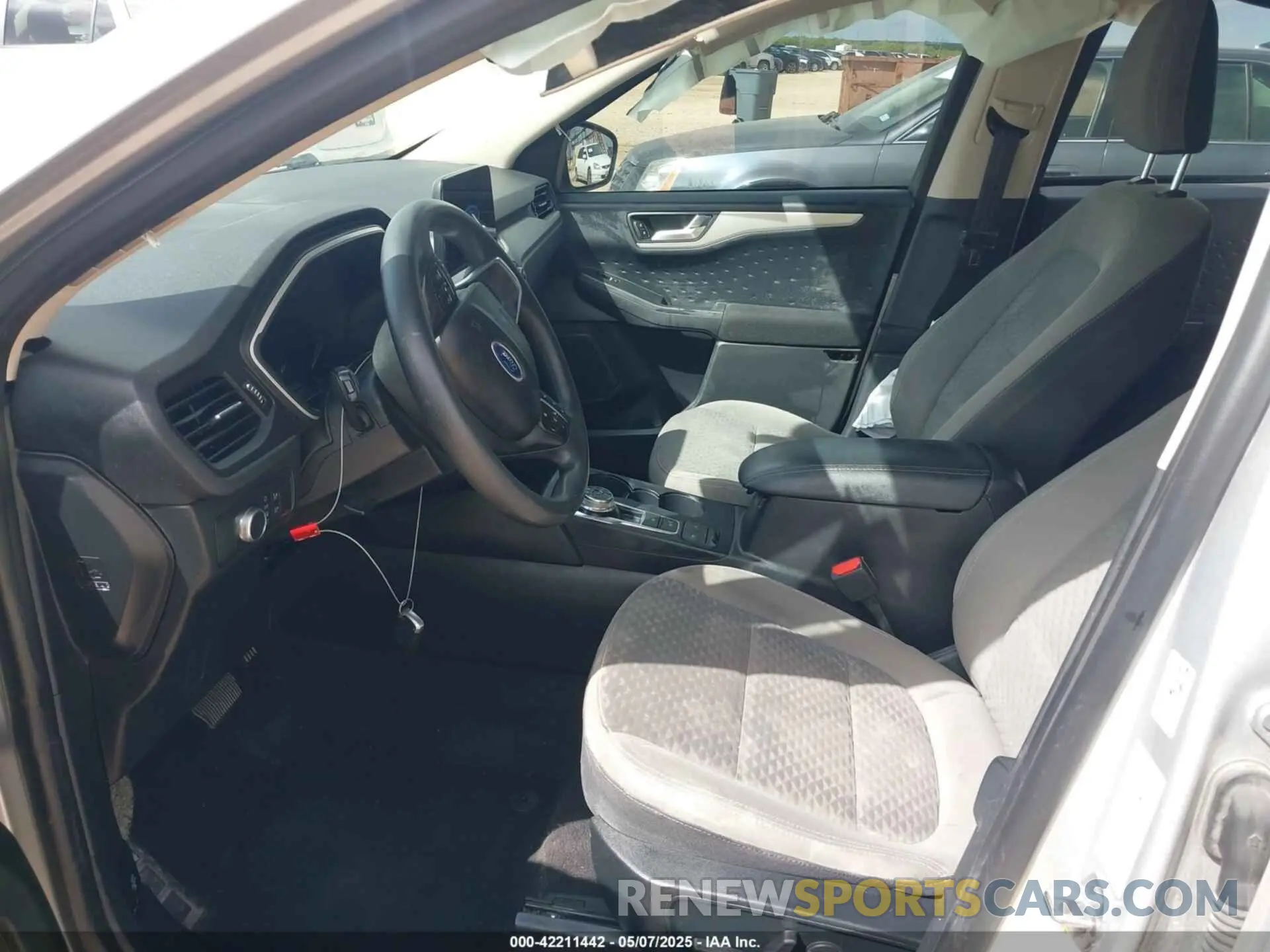 5 Photograph of a damaged car 1FMCU0G67LUA12375 FORD ESCAPE 2020