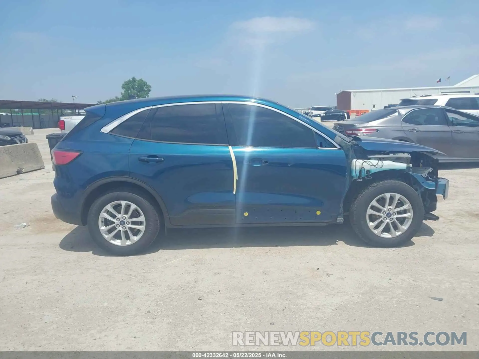 13 Photograph of a damaged car 1FMCU0G67LUA83768 FORD ESCAPE 2020