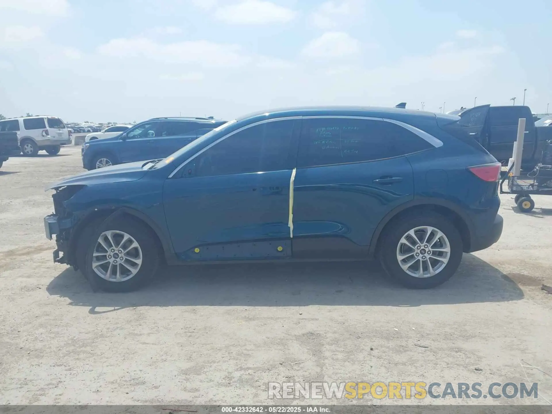 14 Photograph of a damaged car 1FMCU0G67LUA83768 FORD ESCAPE 2020