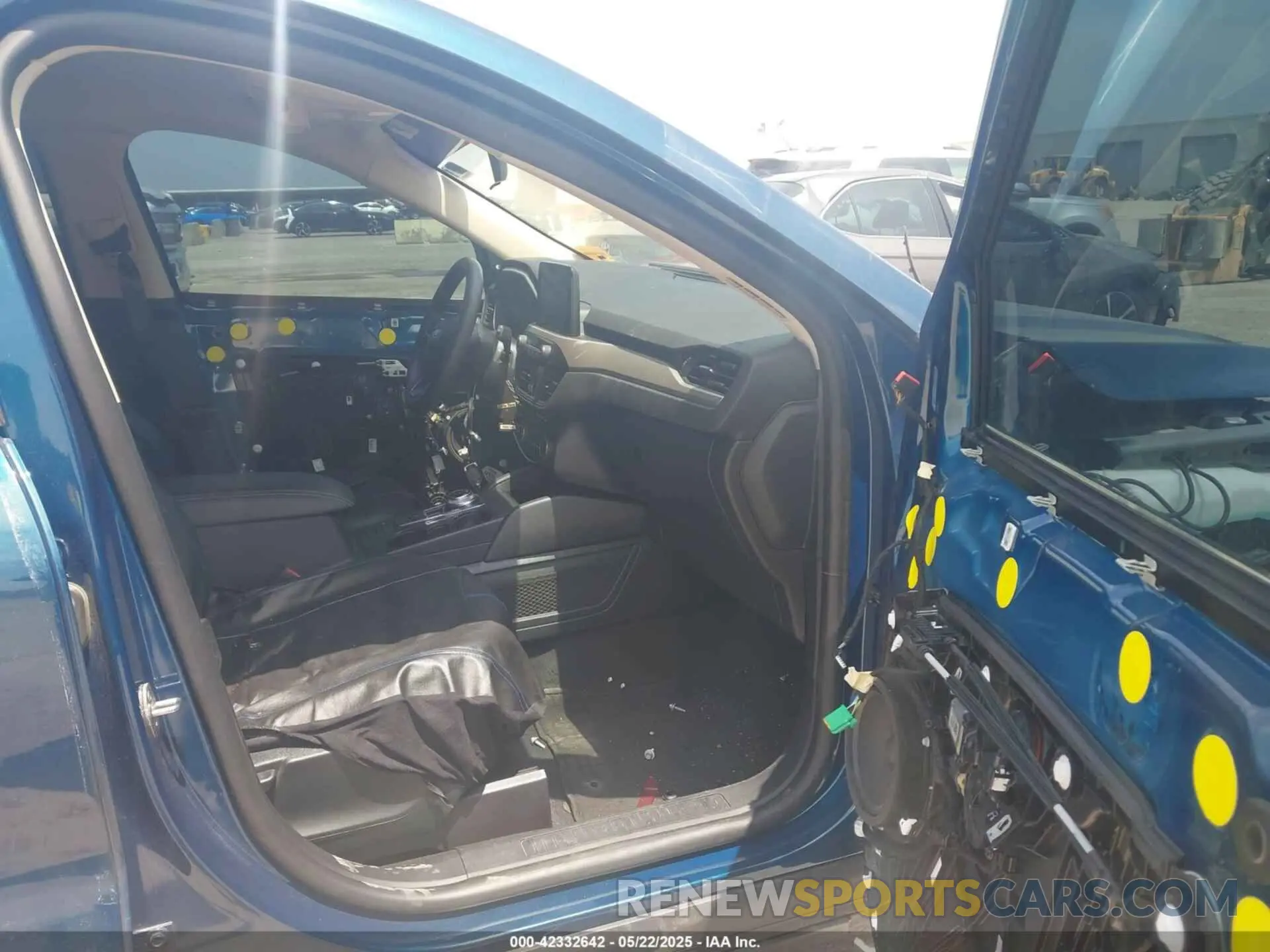 5 Photograph of a damaged car 1FMCU0G67LUA83768 FORD ESCAPE 2020
