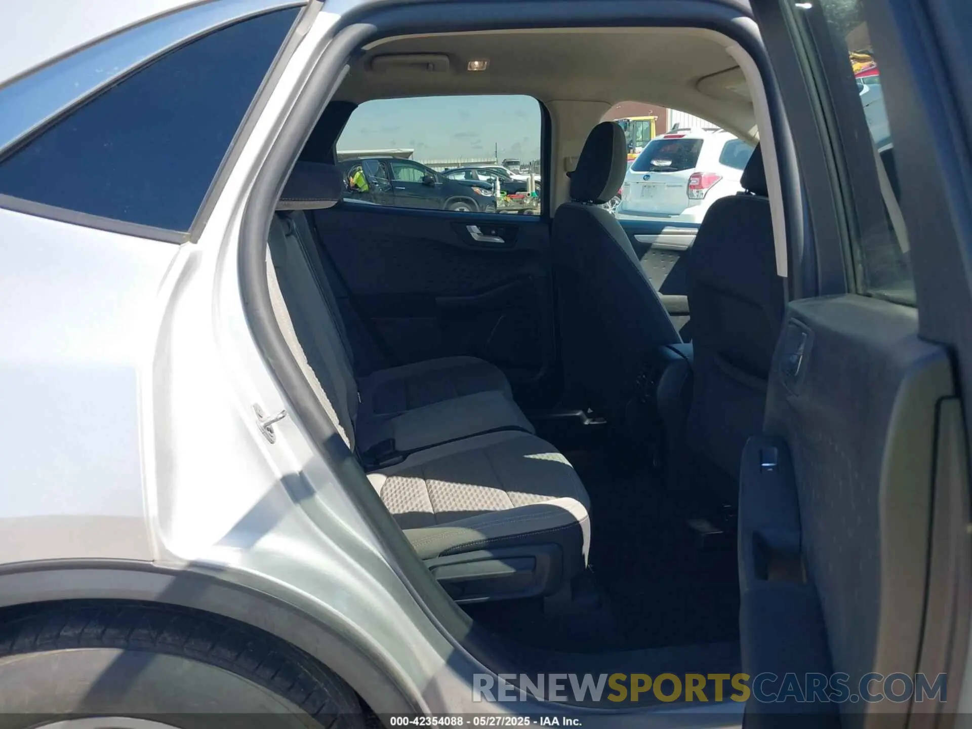 8 Photograph of a damaged car 1FMCU0G67LUA92888 FORD ESCAPE 2020